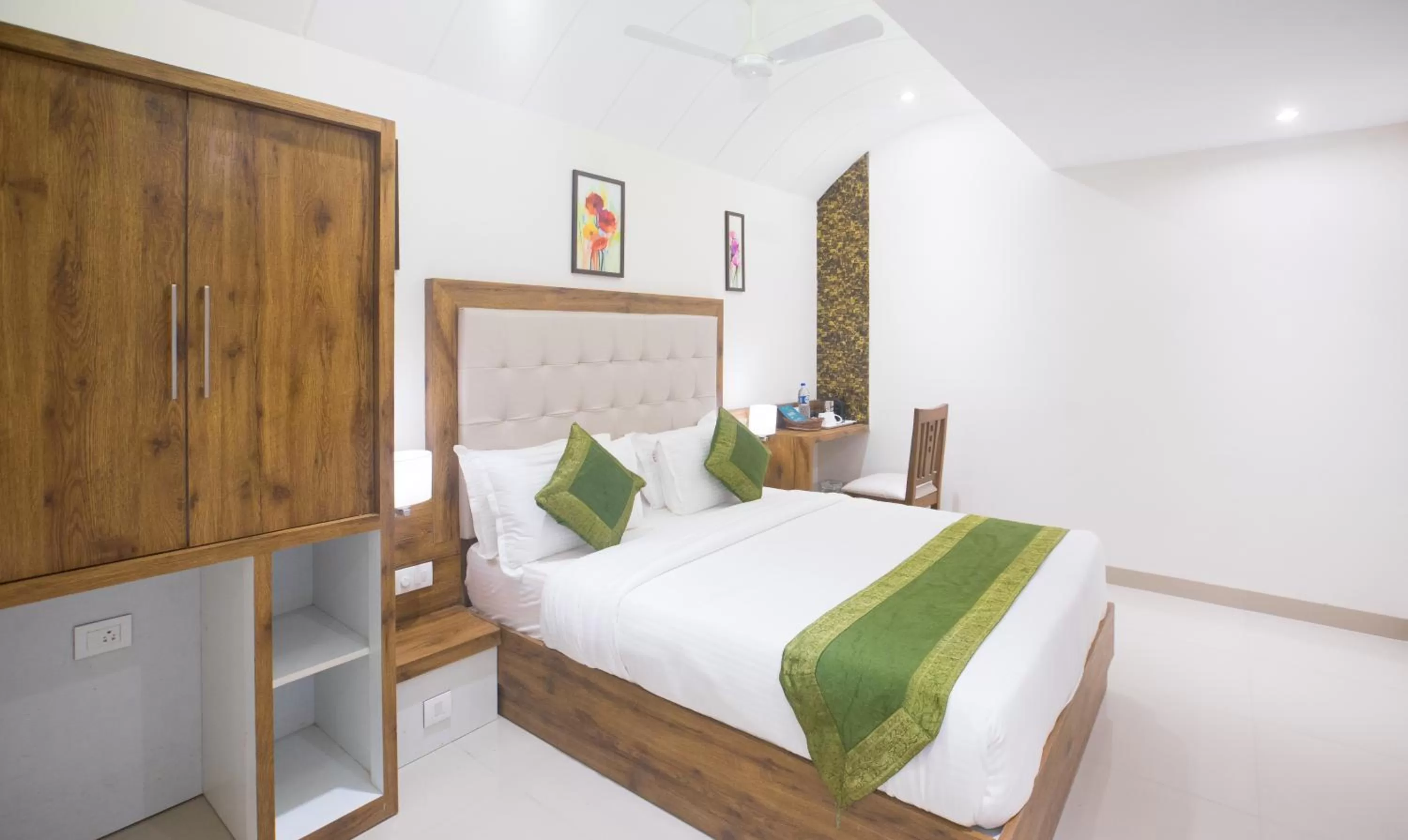 Bed in Treebo Amber International