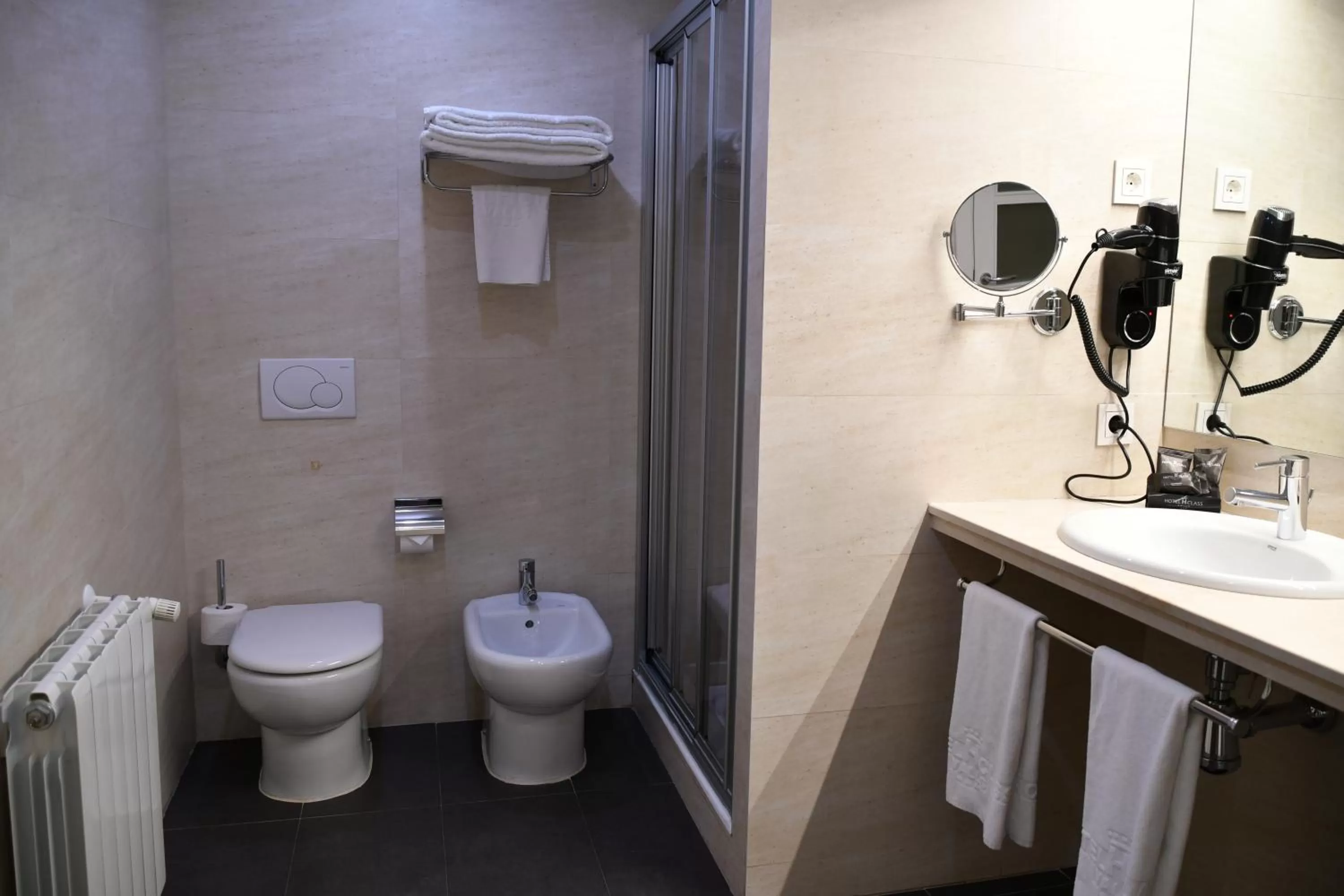 Shower, Bathroom in Hotel Class Valls