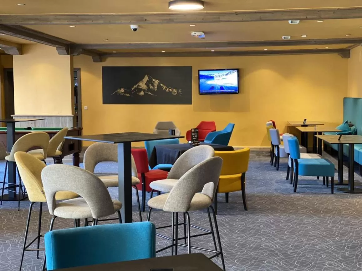 Lounge or bar in Le Vancouver