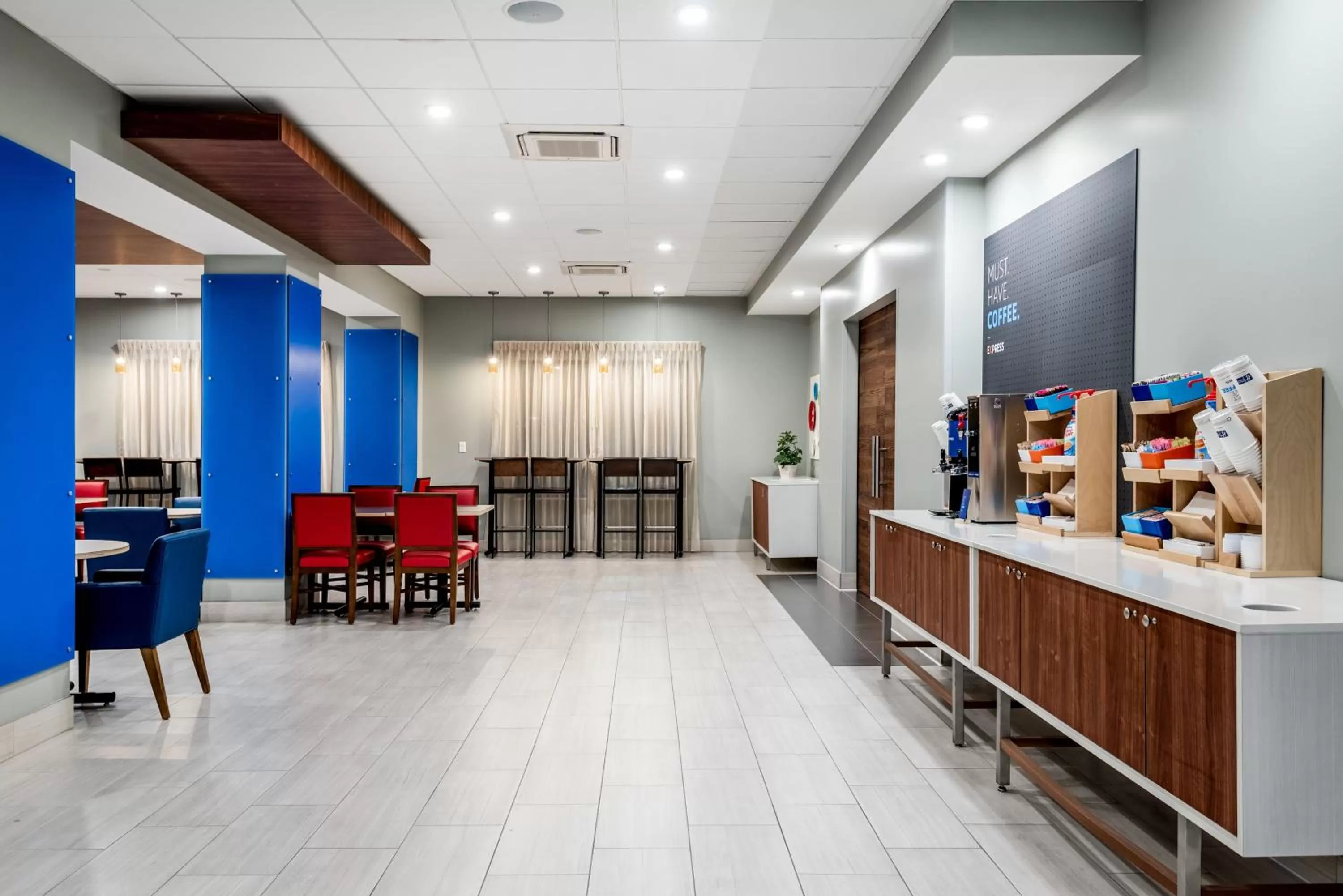 Breakfast in Holiday Inn Express & Suites Santa Ana - Orange County by IHG