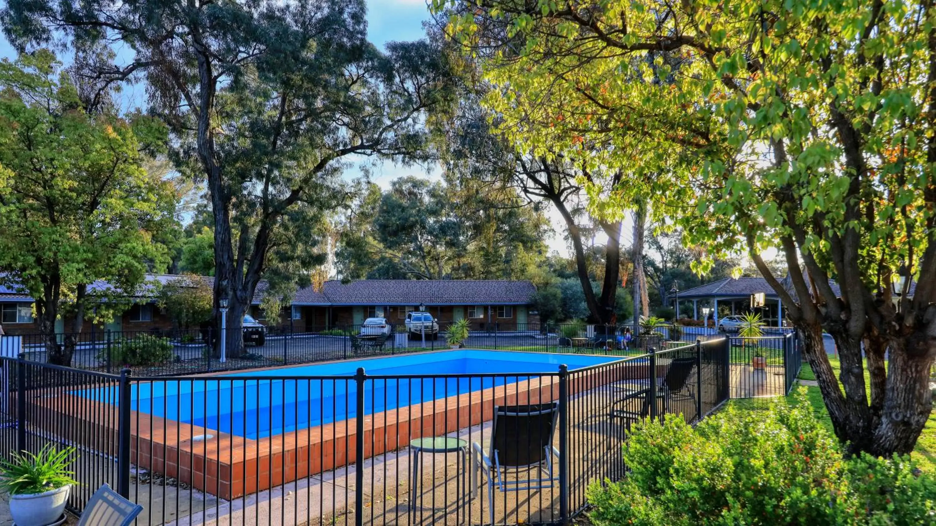 Property building, Swimming Pool in Matthew Flinders Motor Inn