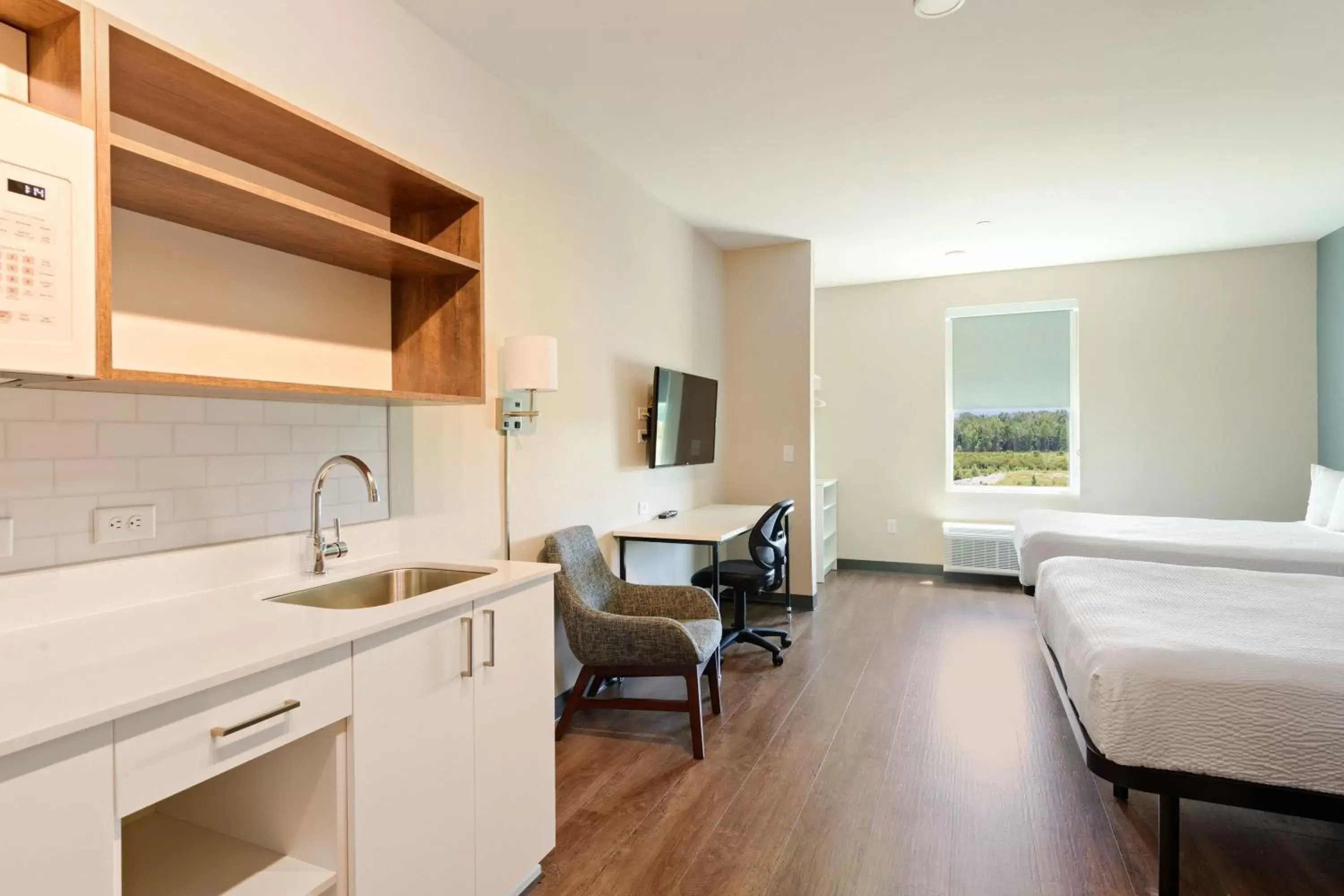 Photo of the whole room, Kitchen/Kitchenette in Extended Stay America Premier Suites - Savannah - Pooler