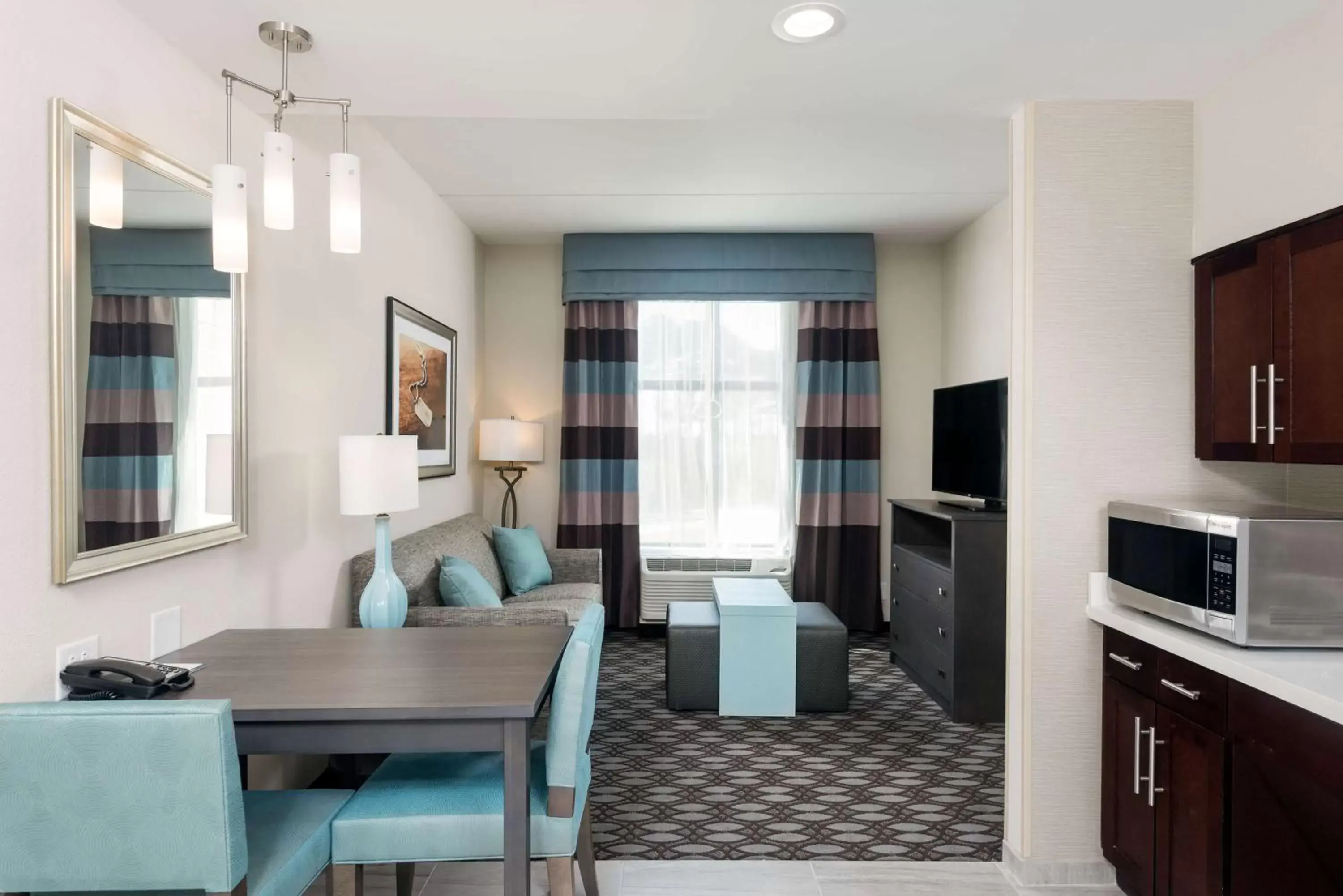 Kitchen or kitchenette, Seating Area in Homewood Suites By Hilton Fayetteville