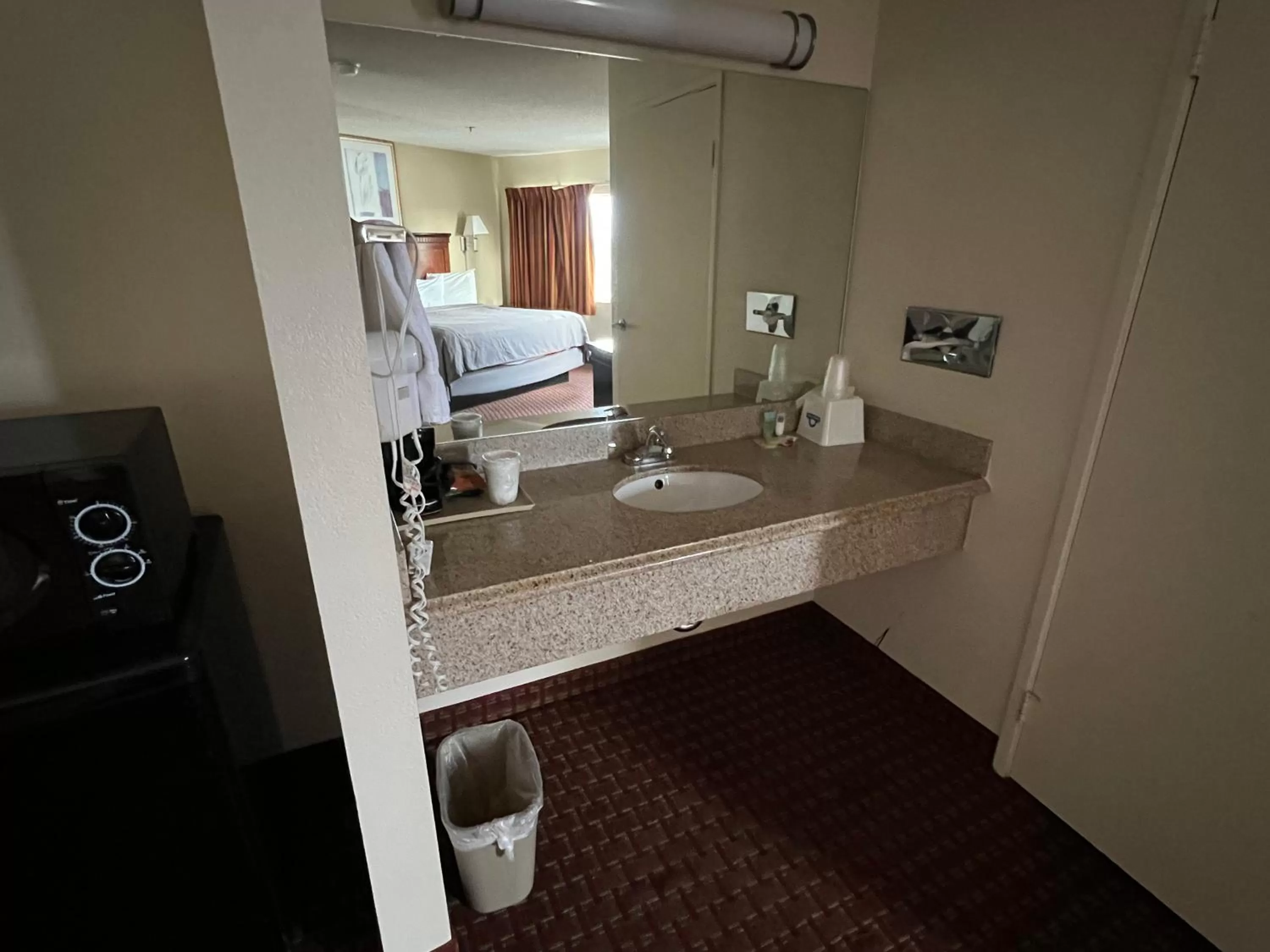 Bathroom, Bed in Days Inn & Suites by Wyndham Rancho Cordova