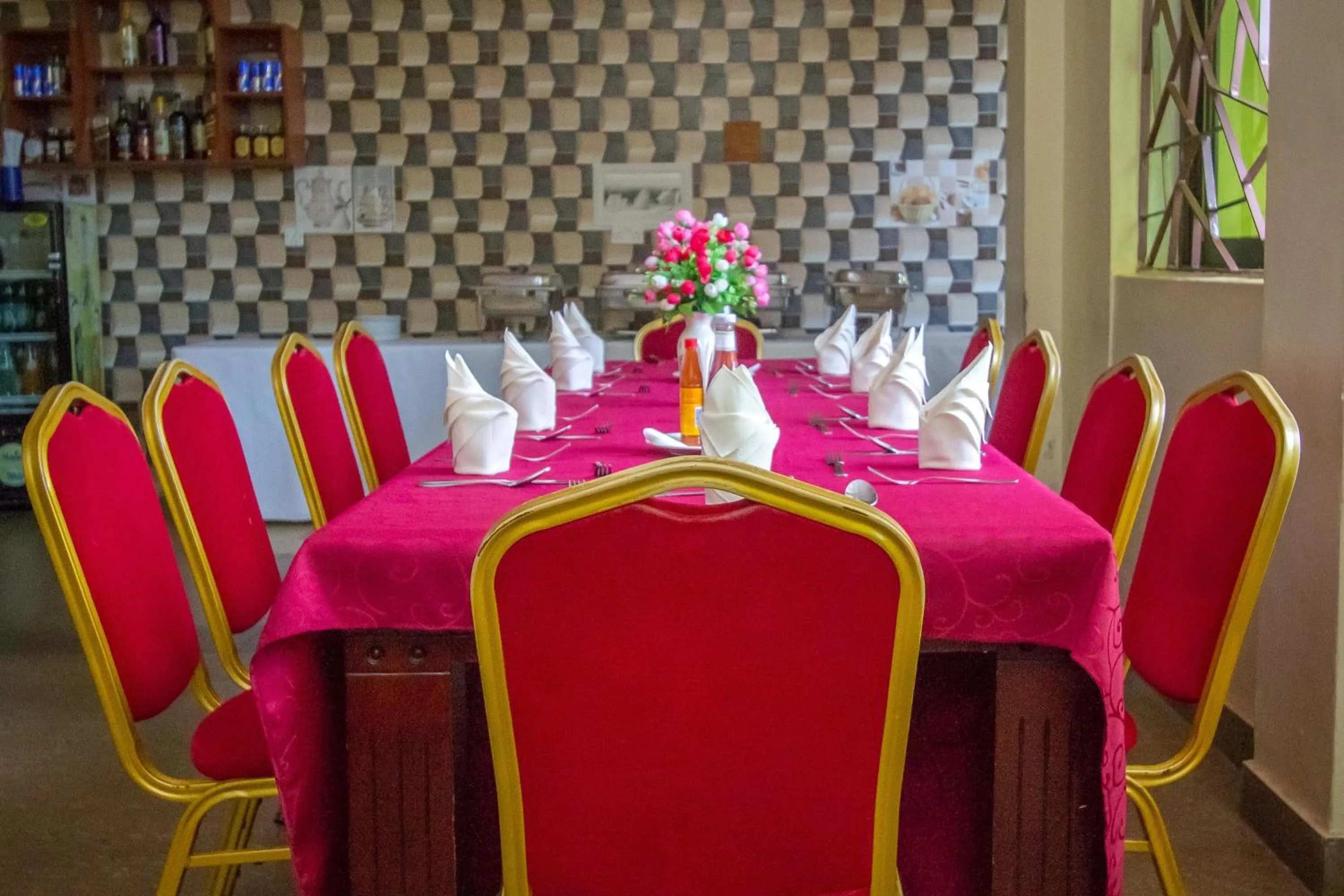 Restaurant/places to eat in Minister's Village Hotel