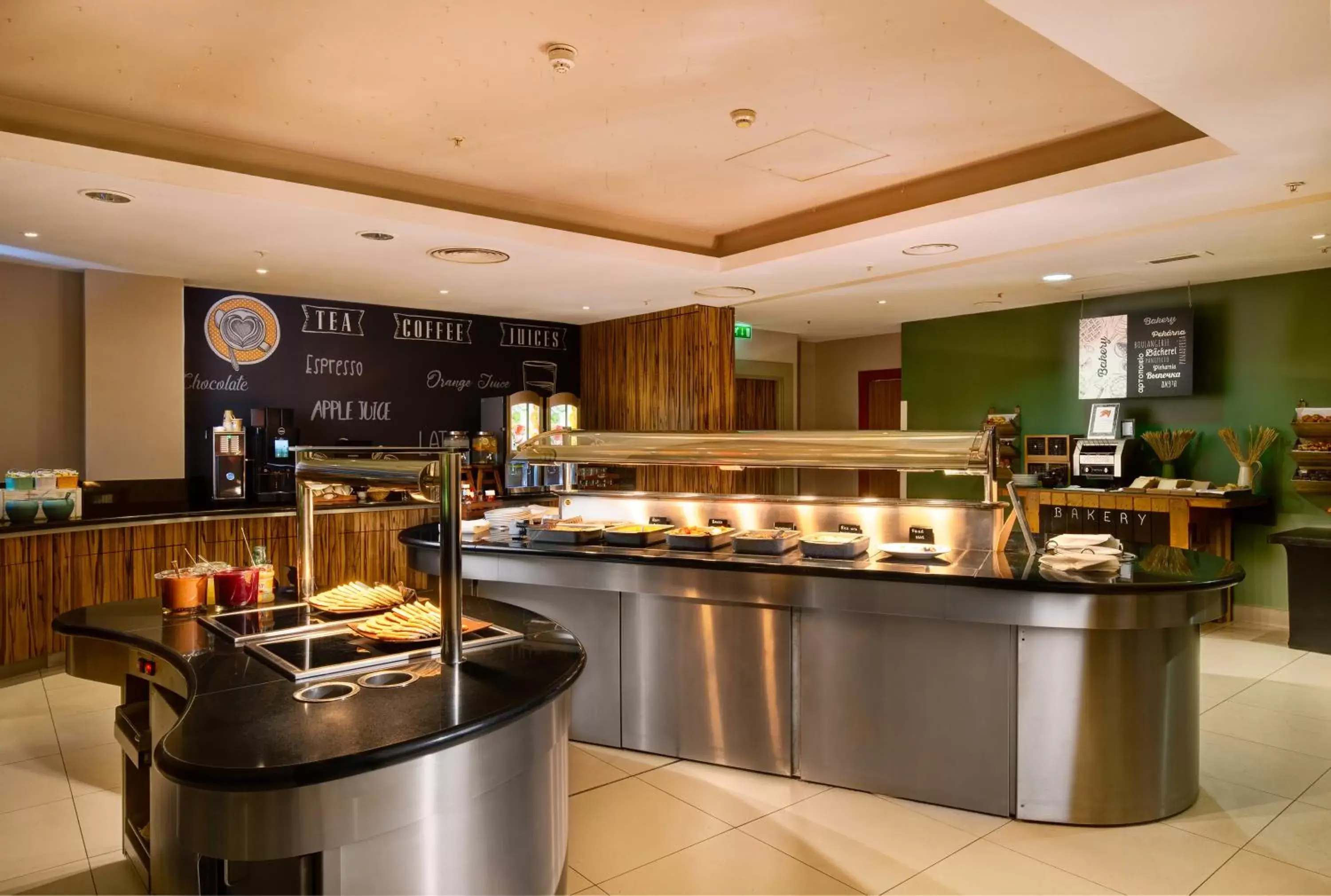 Restaurant/Places to Eat in Novotel London West