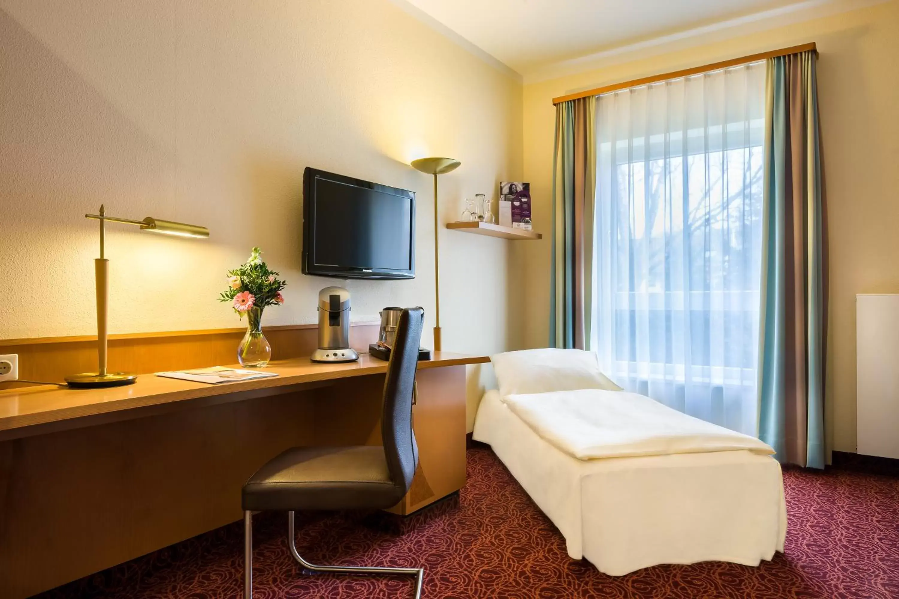 Photo of the whole room, TV/Entertainment Center in Mercure Hotel Ingolstadt