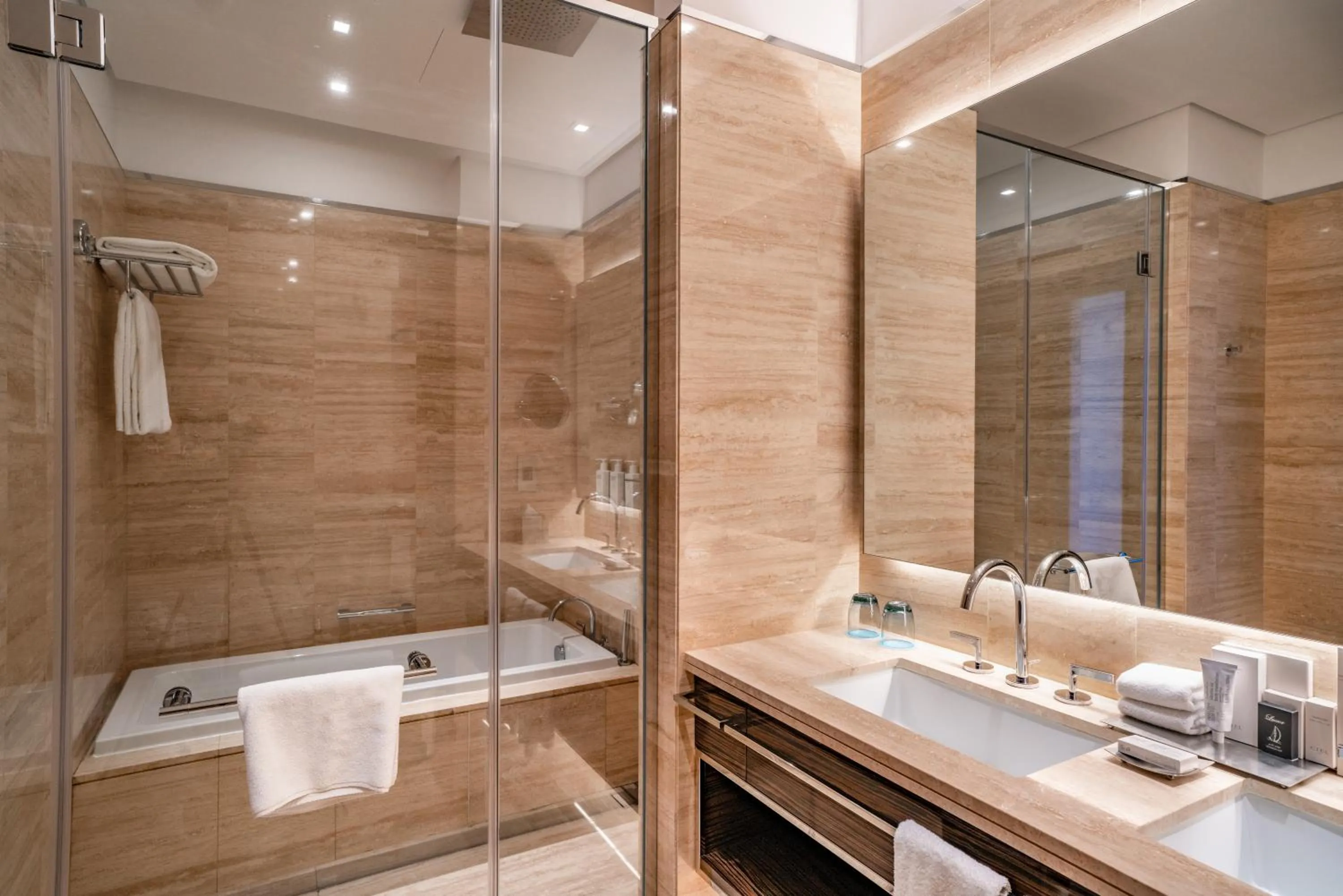 Shower in Hyde Hotel Dubai