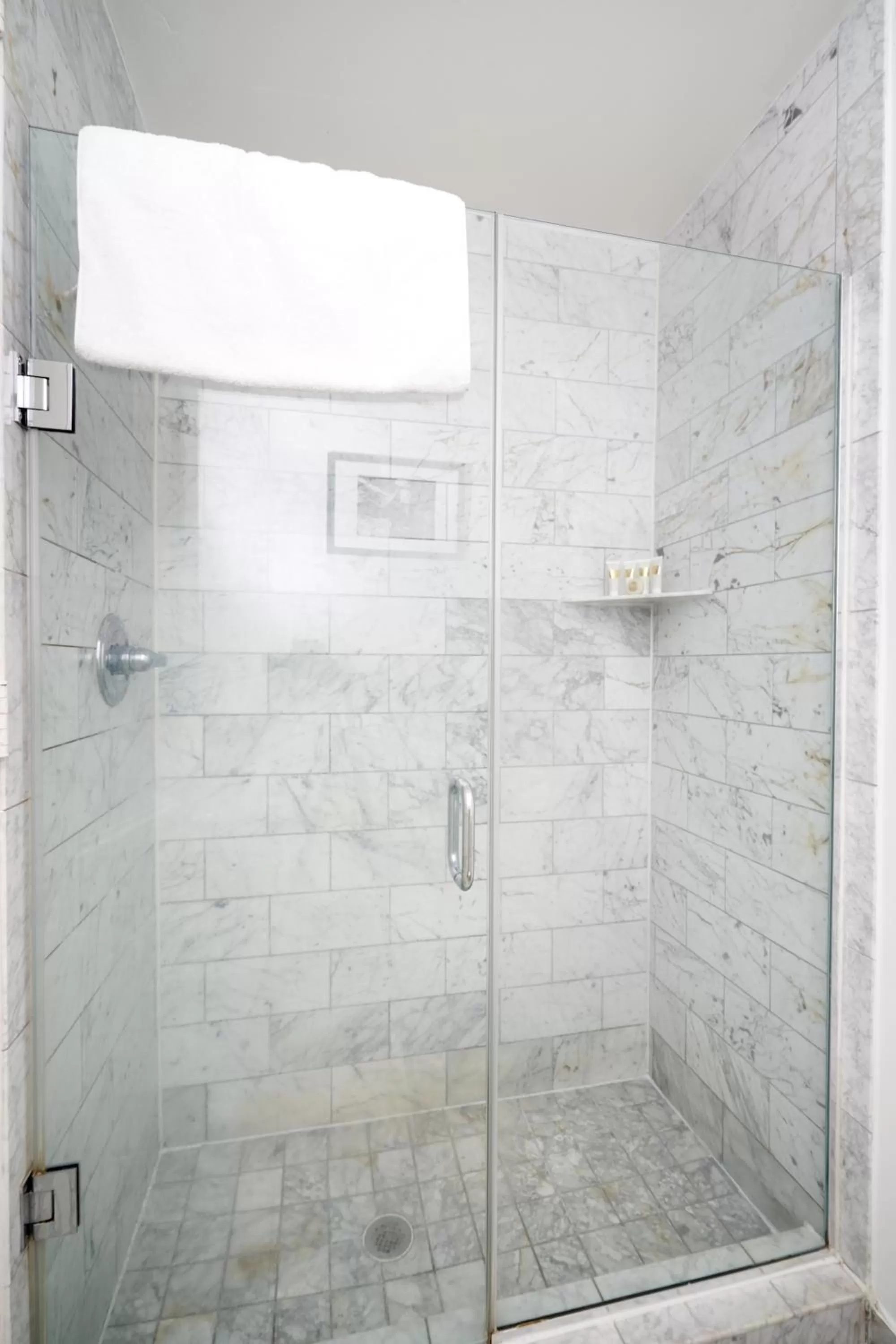 Bathroom in Sonder St Helene