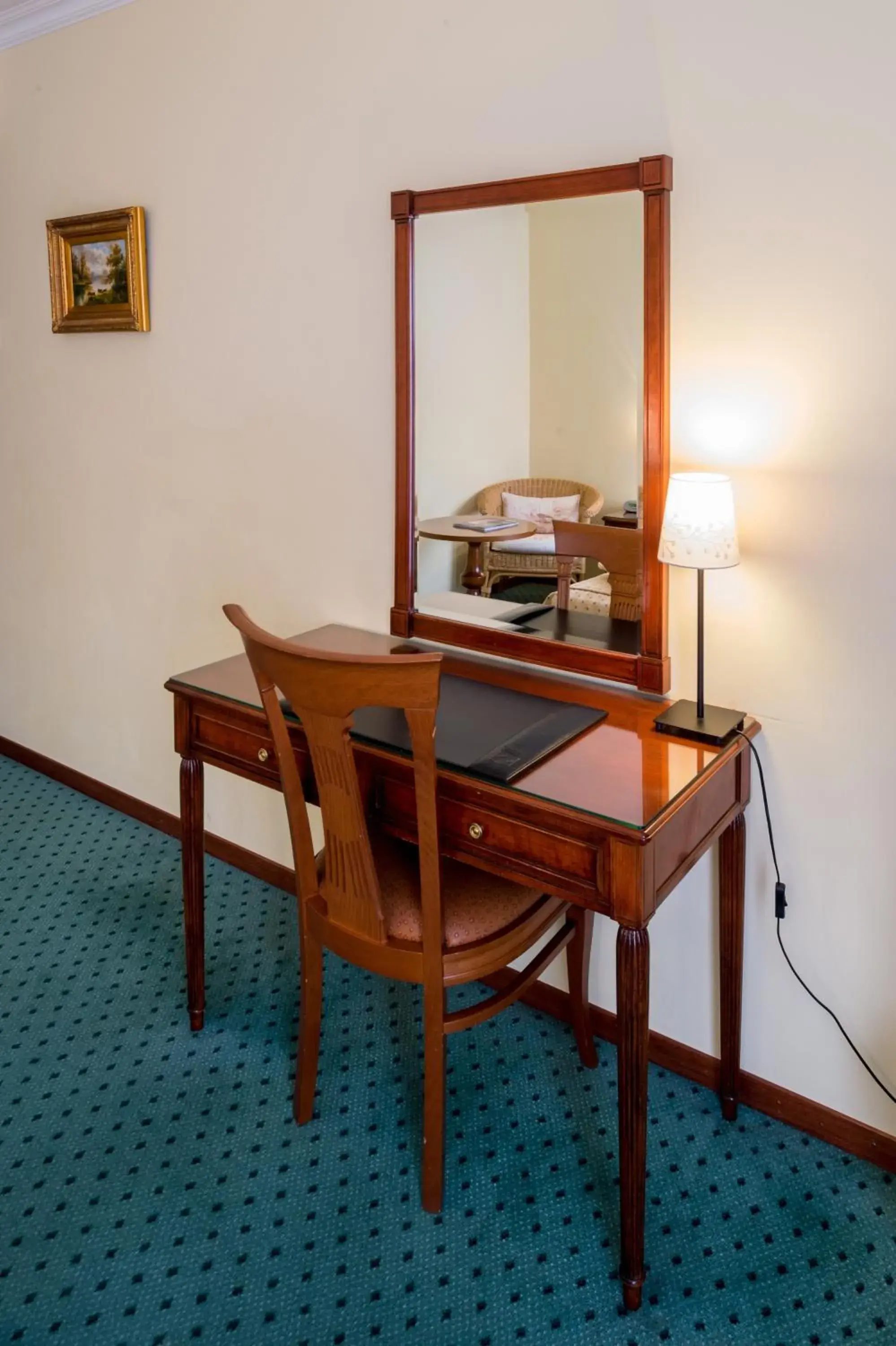 Seating area, Dining Area in Hotel Churchill