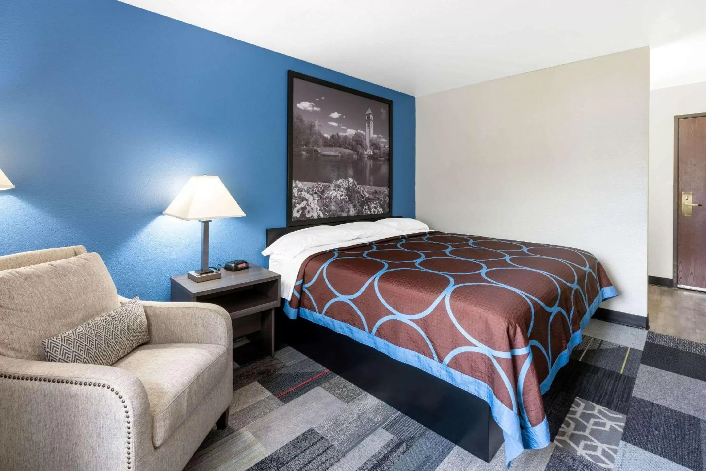 Photo of the whole room, Bed in Super 8 by Wyndham Spokane Valley