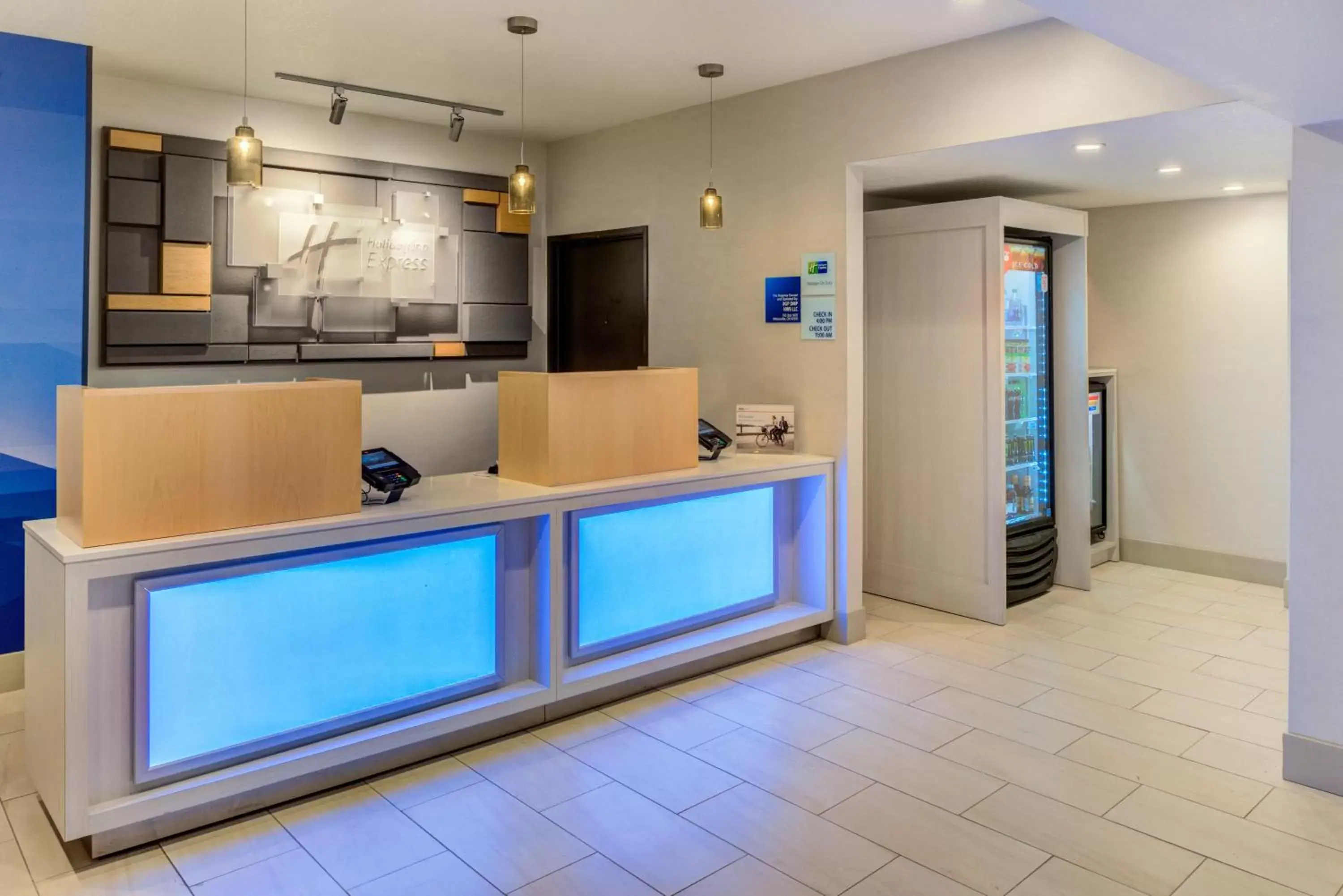 Property building, Lobby/Reception in Holiday Inn Express Newberg - Wine Country, an IHG Hotel