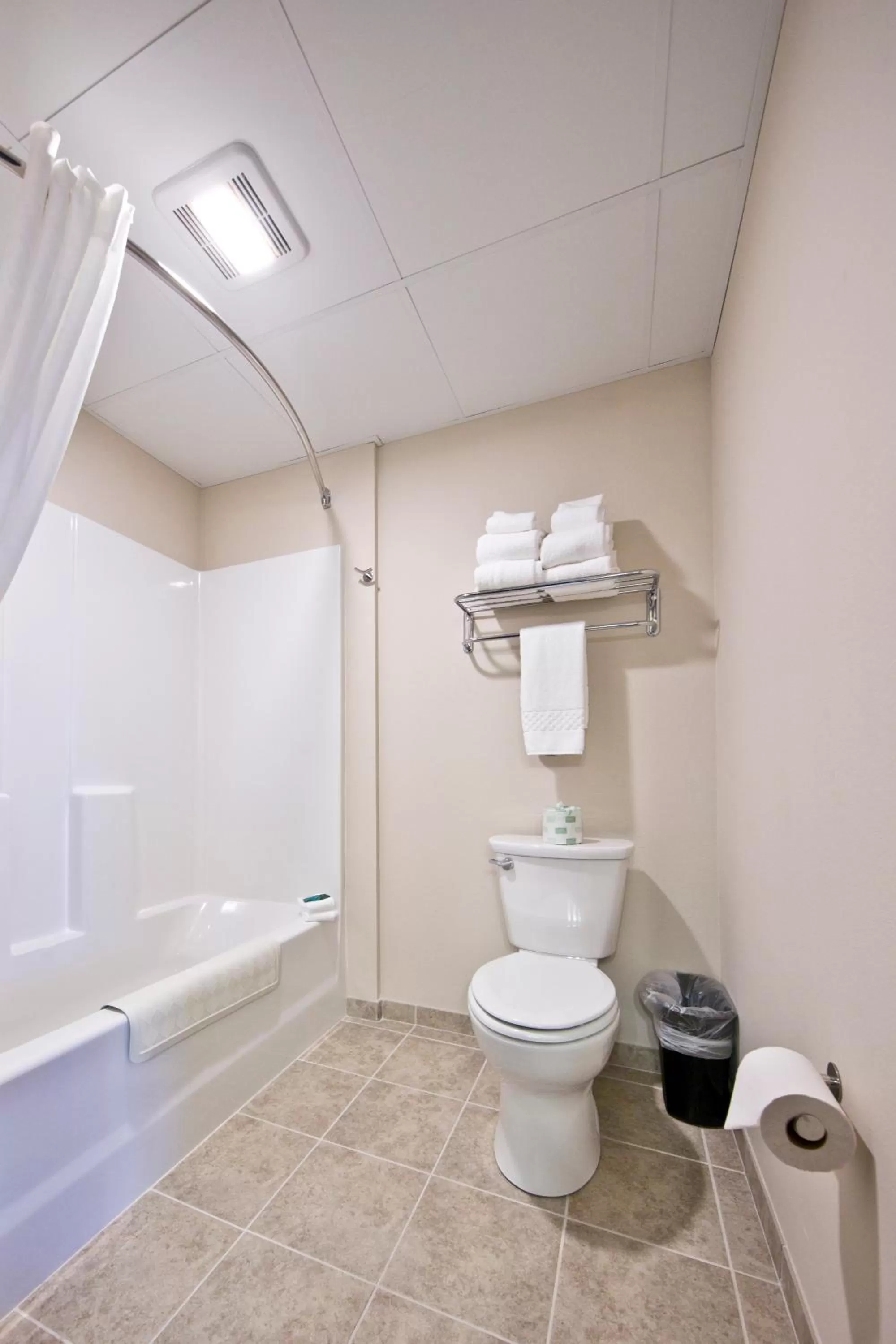Shower in Cobblestone Inn & Suites - Boone