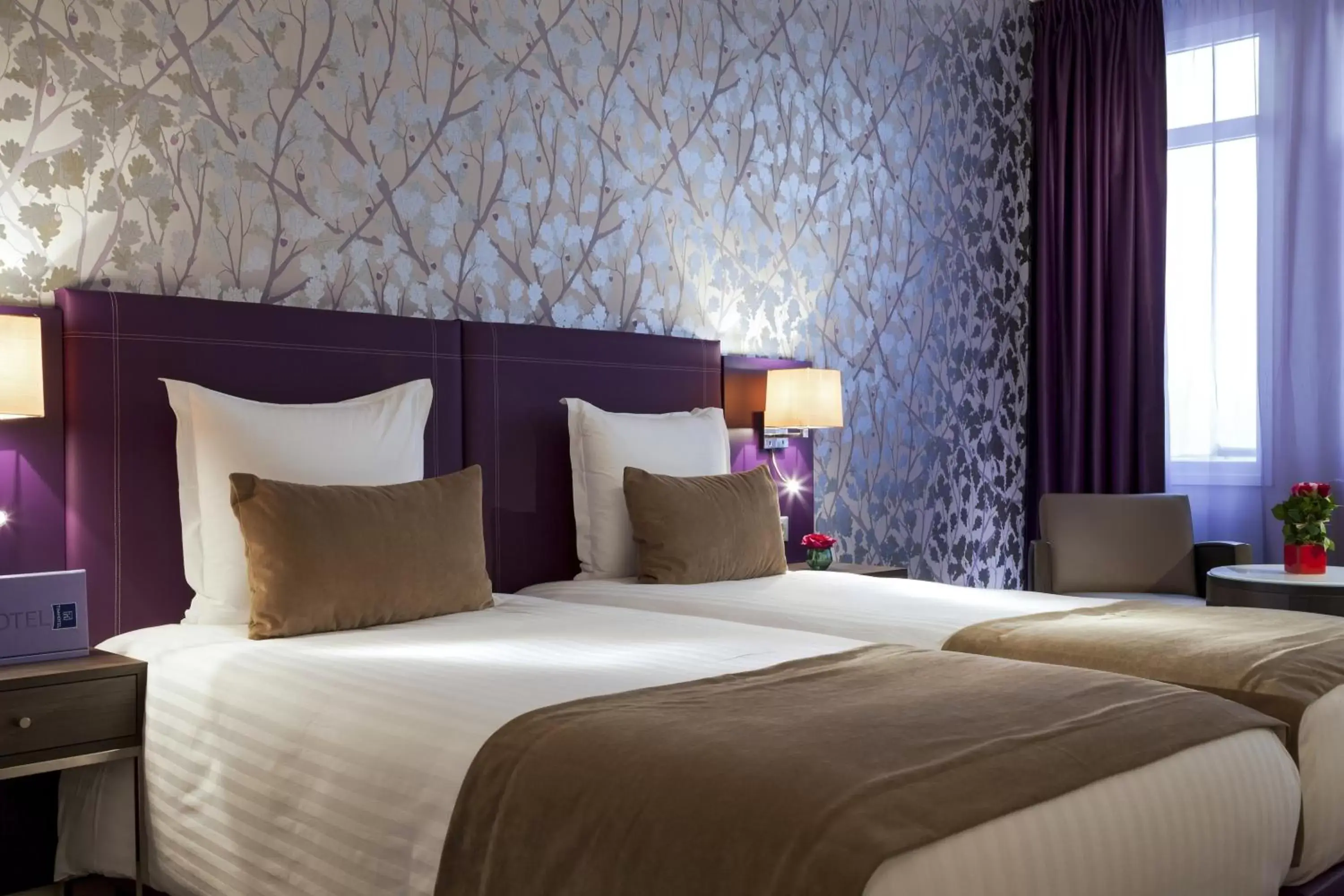 Bed in Timhotel Opéra Blanche Fontaine Bed in Timhotel Opéra Blanche Fontaine