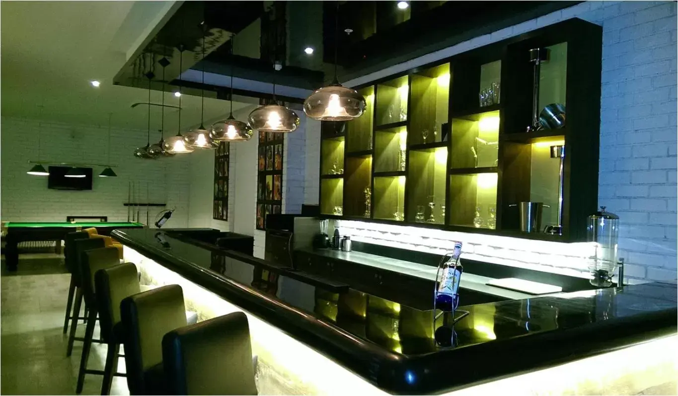 Lounge or bar, Lounge/Bar in Lemon Tree Hotel, Gachibowli, Hyderabad