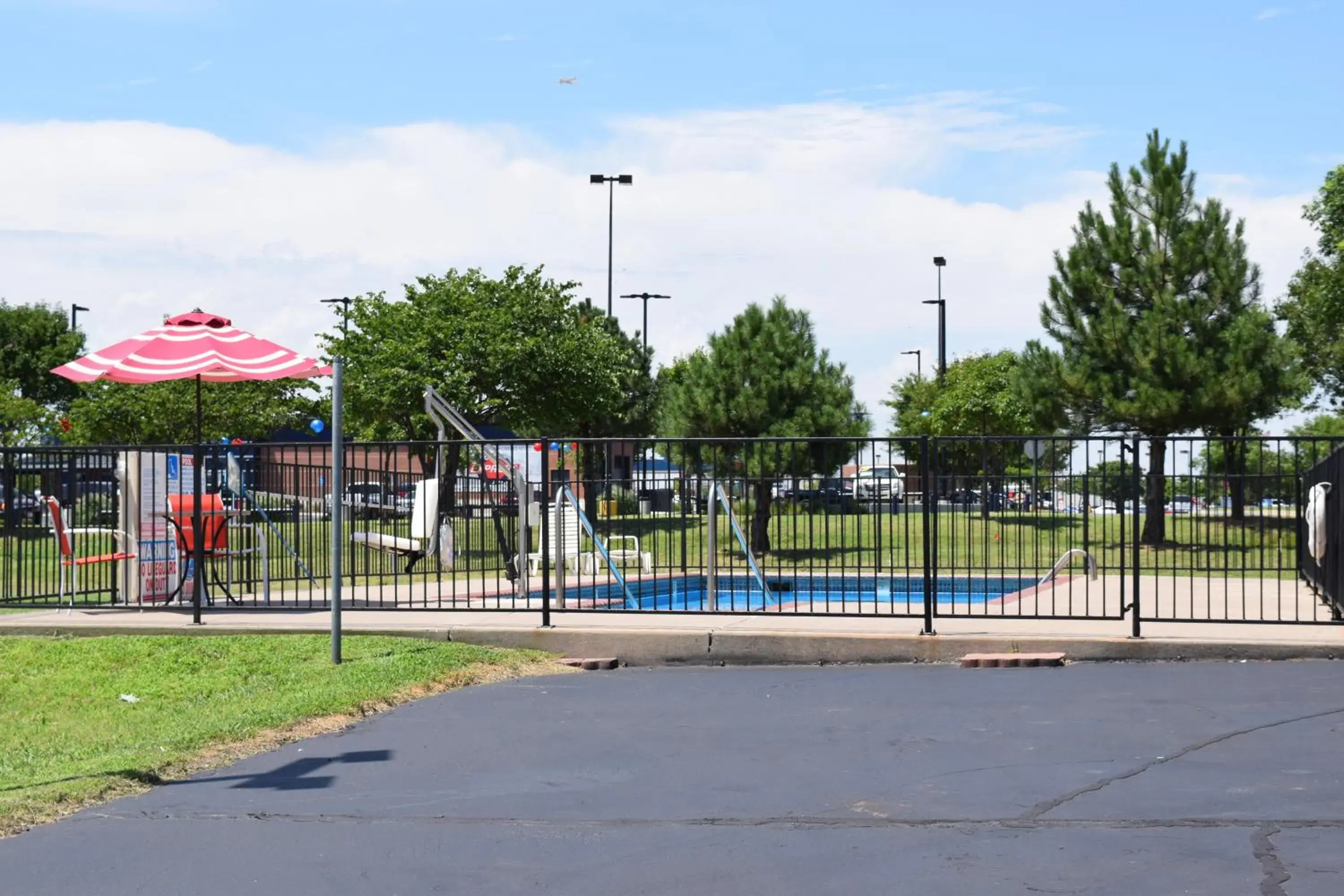 Swimming pool in Travelodge Inn & Suites by Wyndham Norman