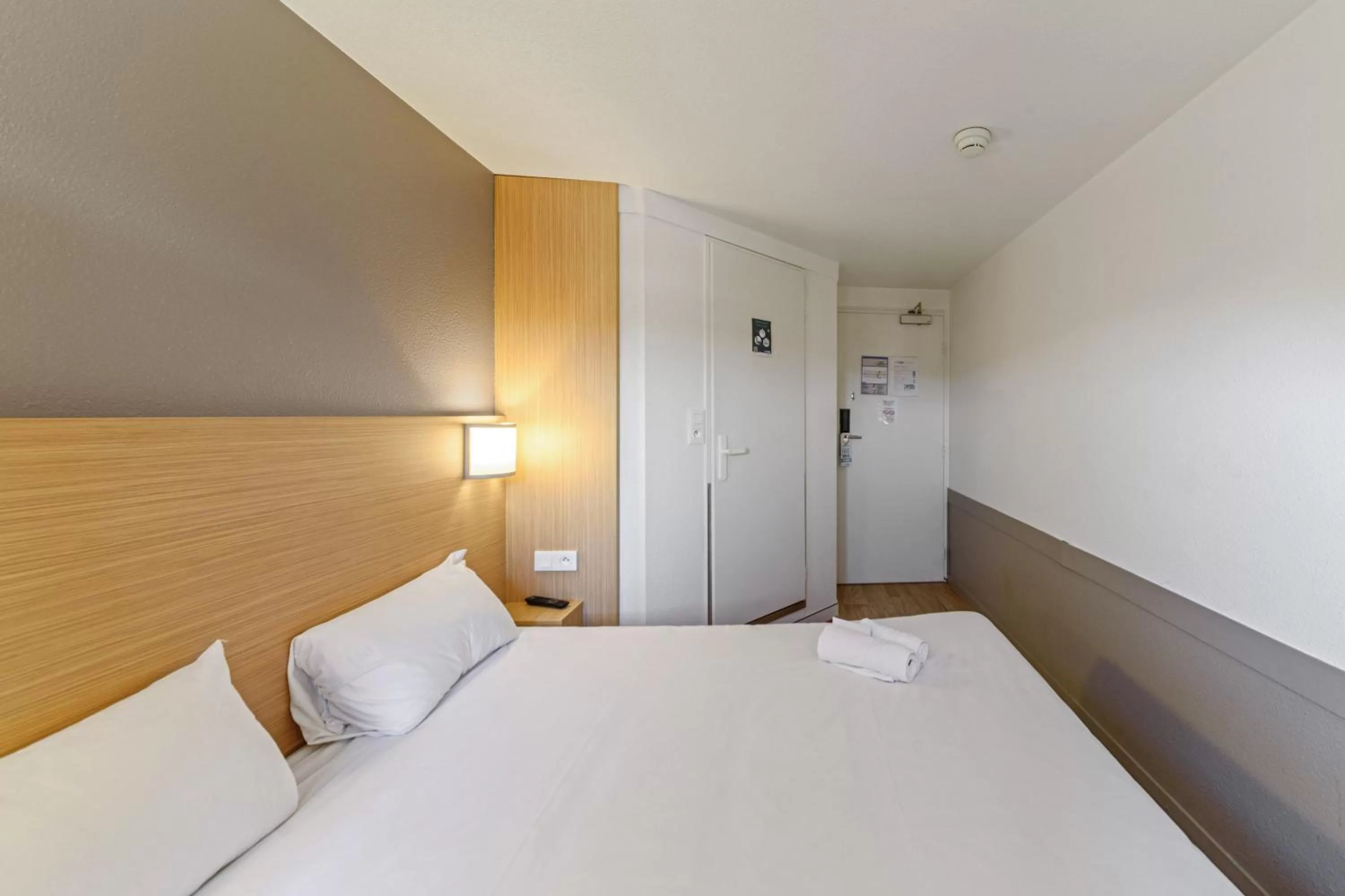 Bed in Kyriad Direct Annemasse - Genève