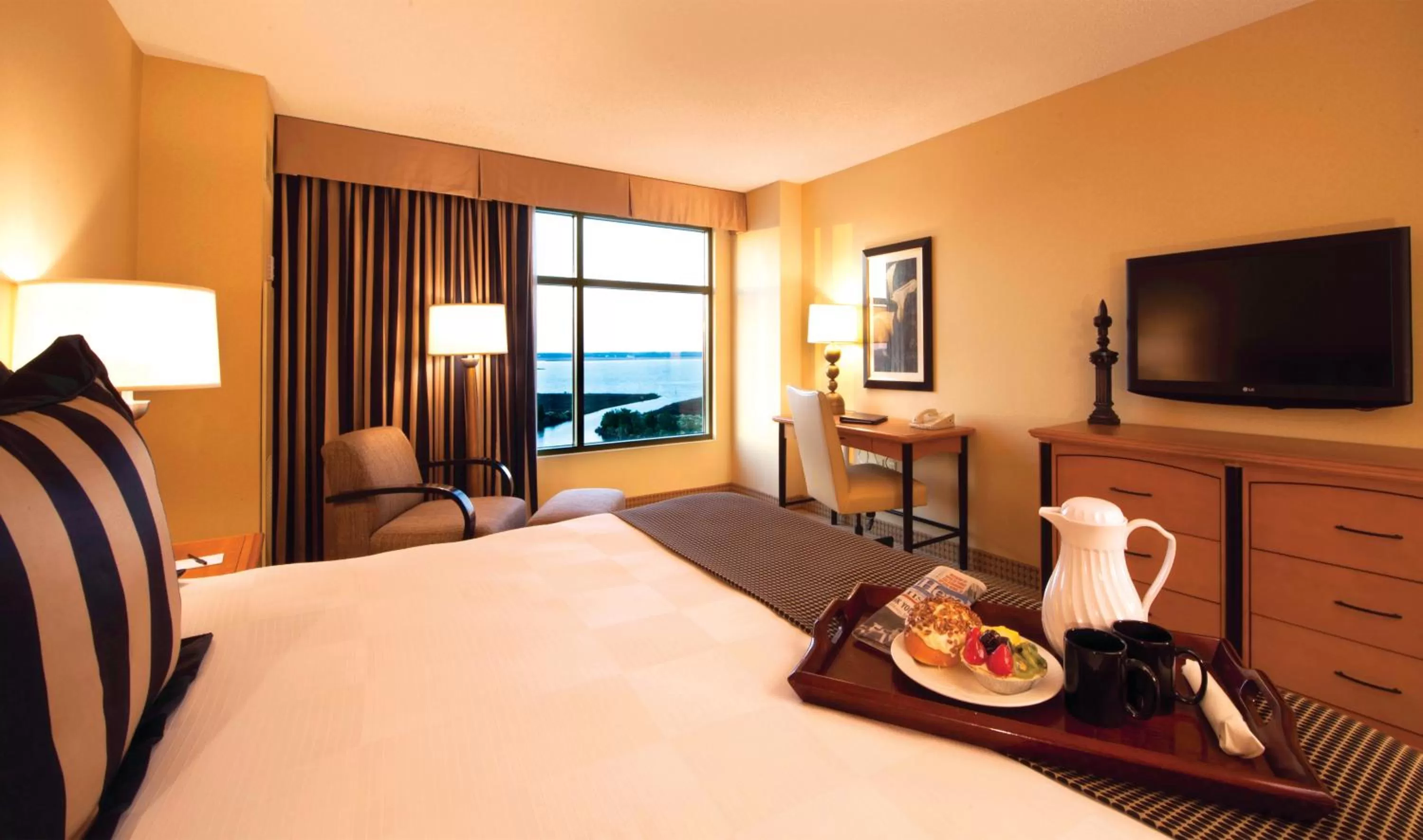 Photo of the whole room, Bed in Hollywood Casino Gulf Coast