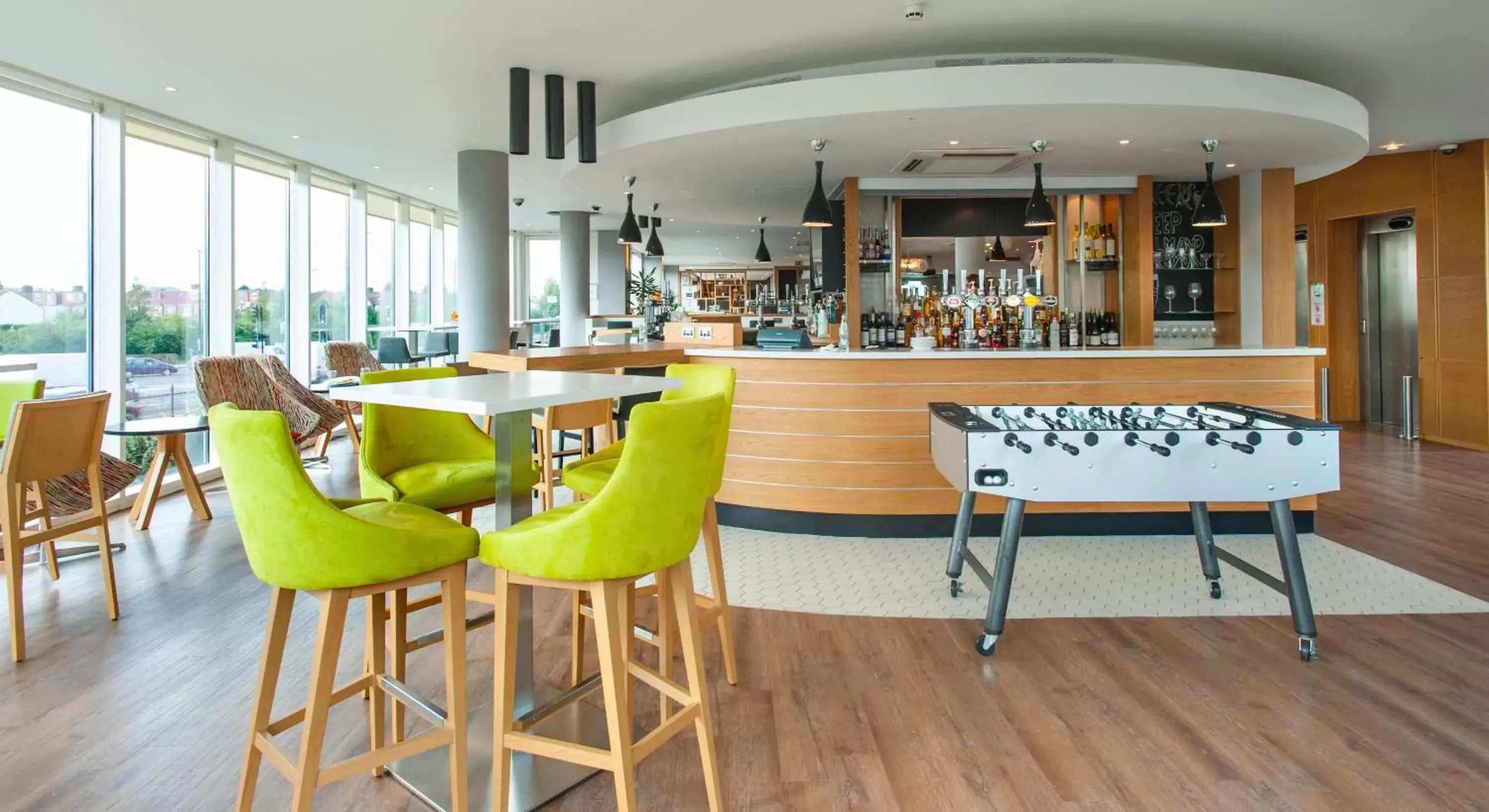 Lounge or bar, Lounge/Bar in Holiday Inn London West, an IHG Hotel
