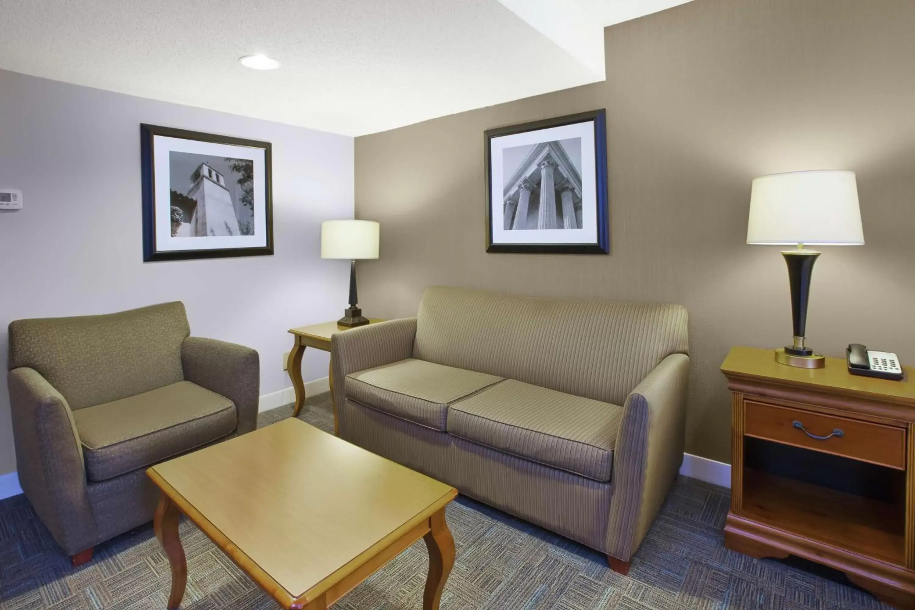 Living room, Seating Area in Hampton Inn Richmond-West Innsbrook