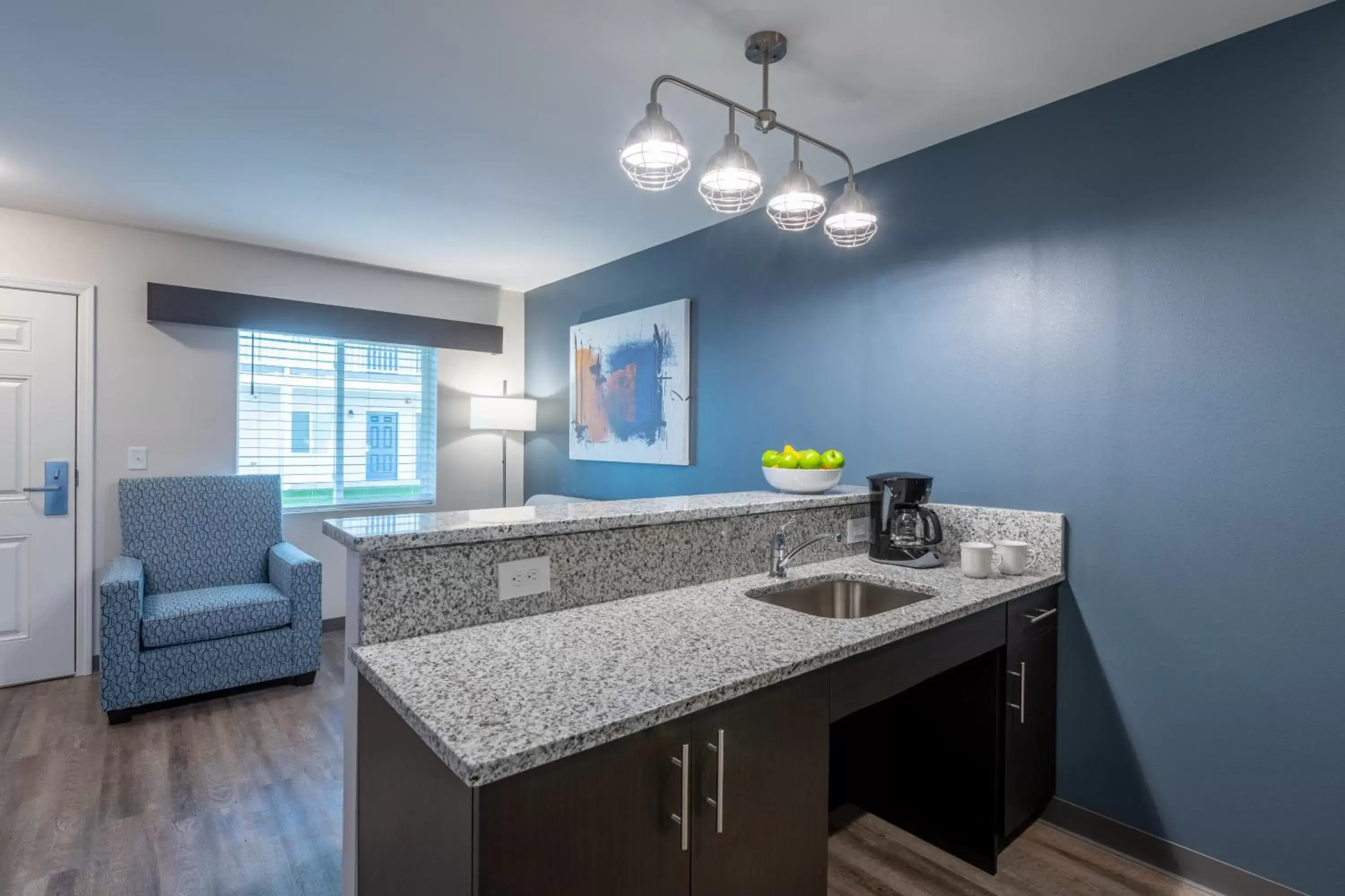 Kitchen or kitchenette in stayAPT Suites Alexandria-Fort Belvoir