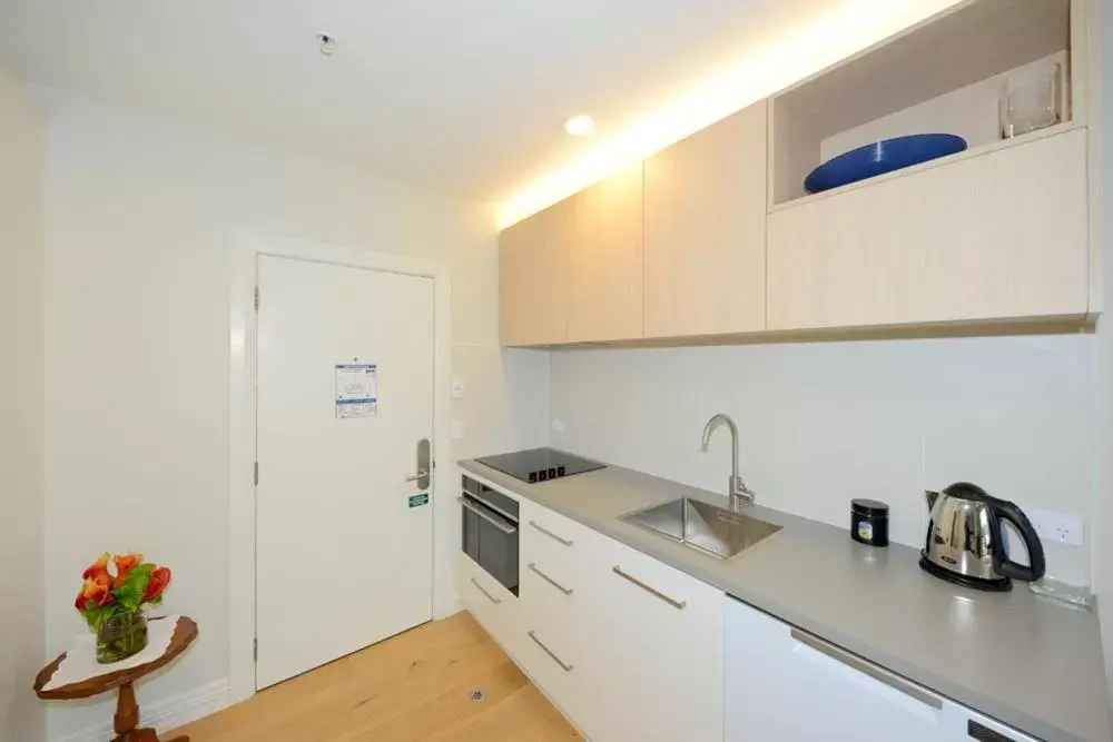 Kitchen/Kitchenette in West Fitzroy Apartments