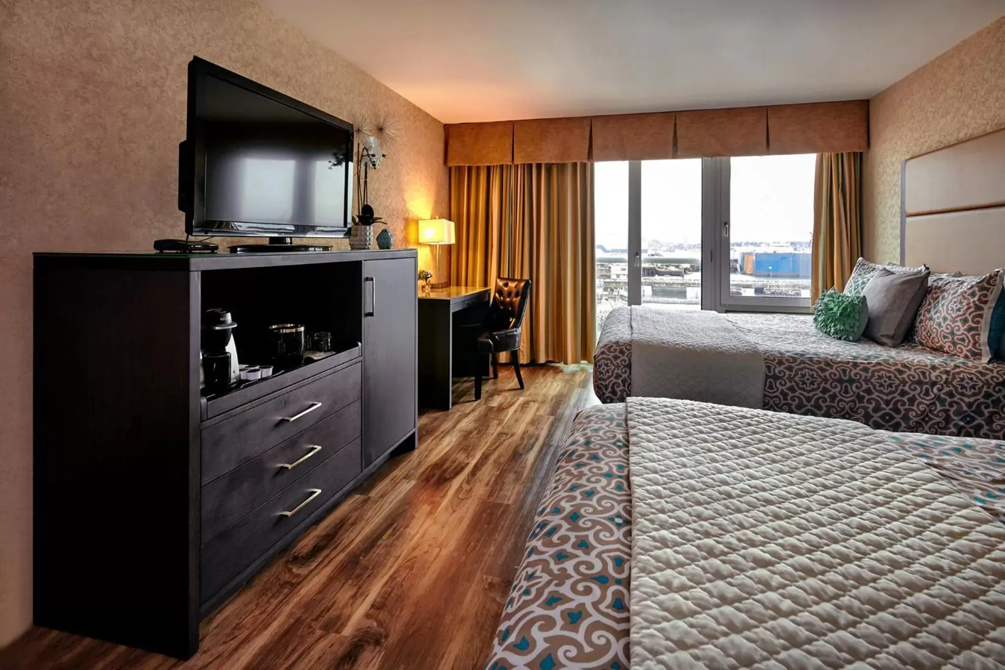 Executive Queen Room with Two Queen Beds, Pet-Friendly in The Lonsdale Quay Hotel