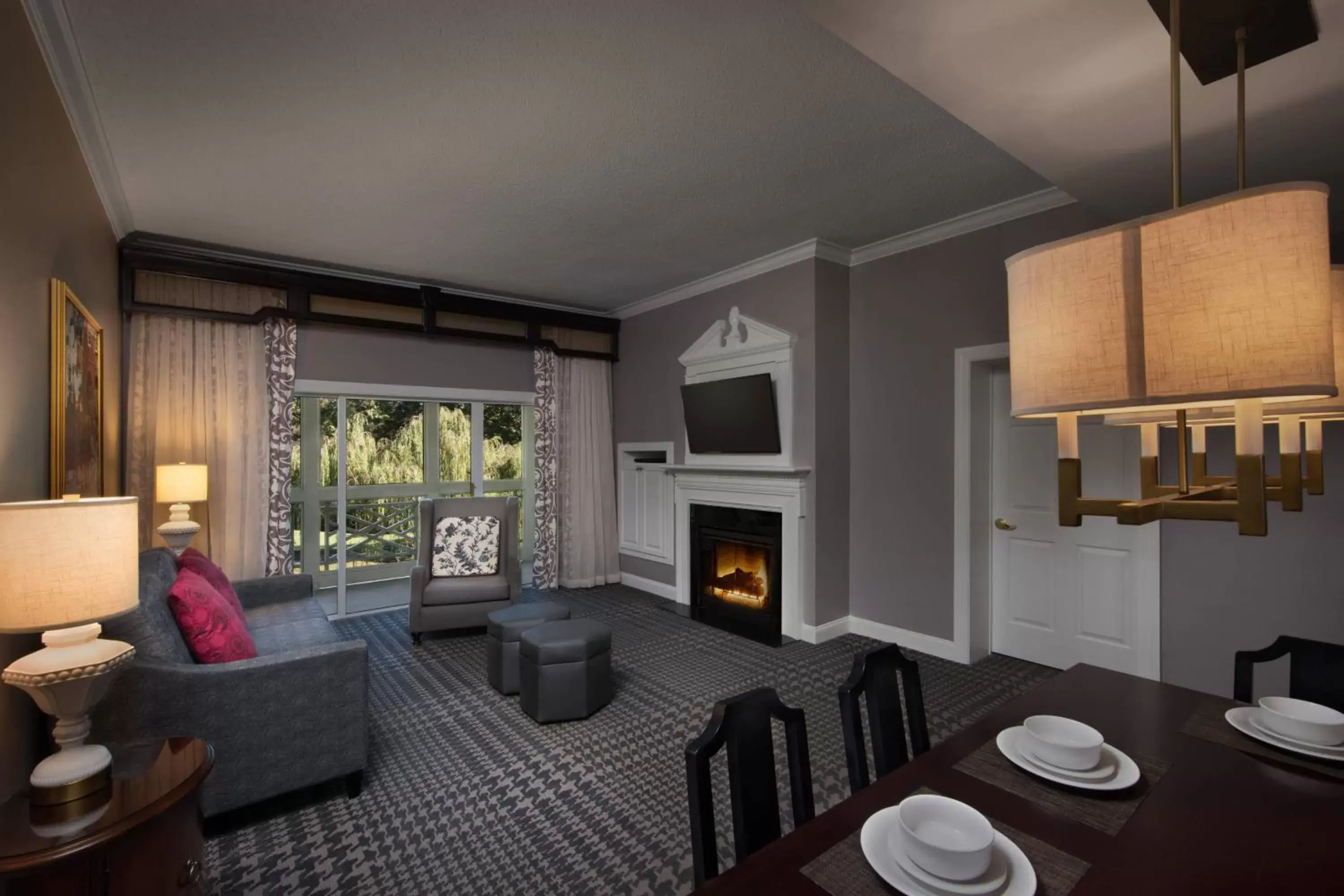 Living room, Seating Area in Marriott's Manor Club at Ford's Colony