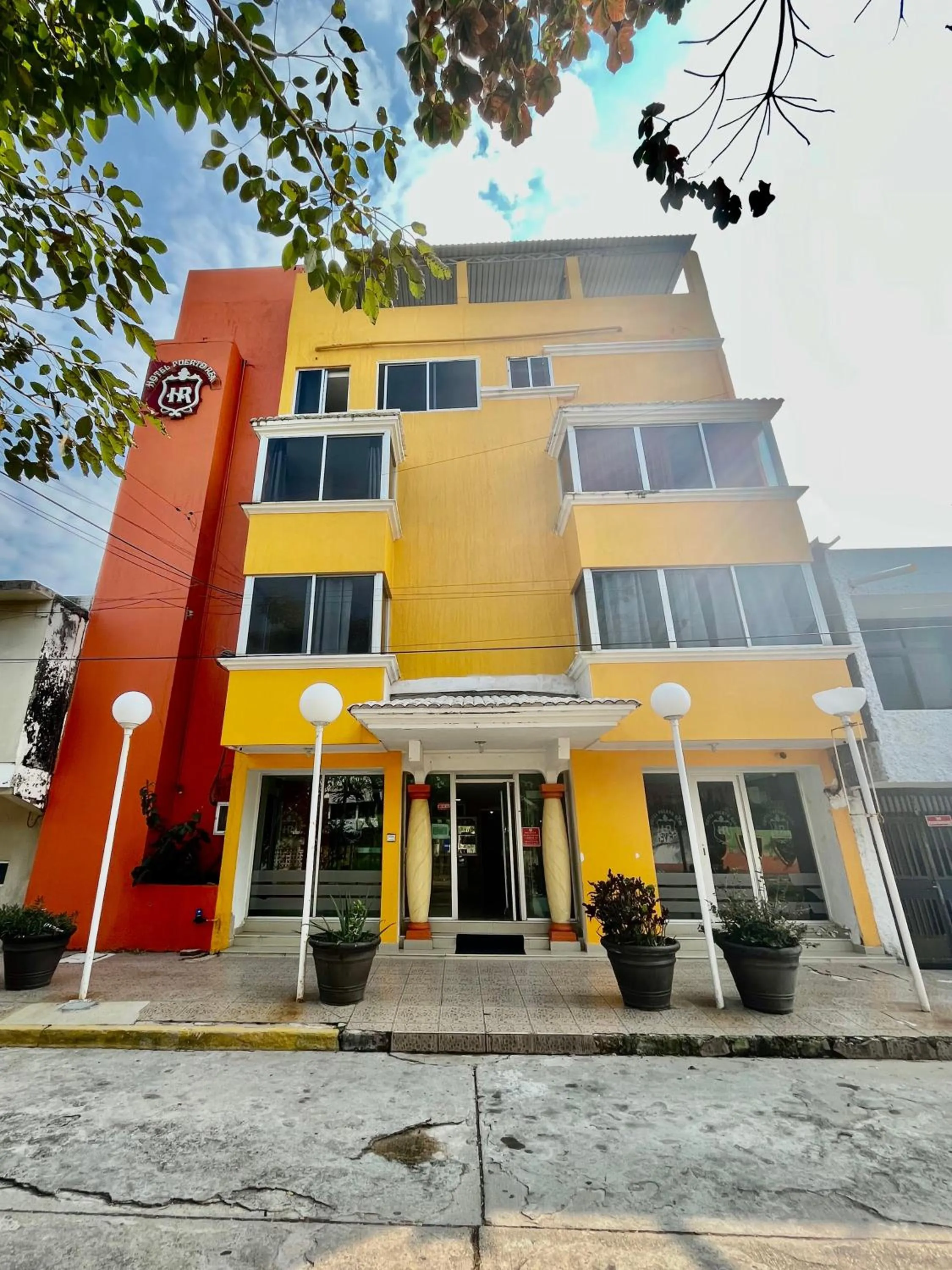 Facade/entrance in OYO Hotel Puerto Real Coatzacoalcos