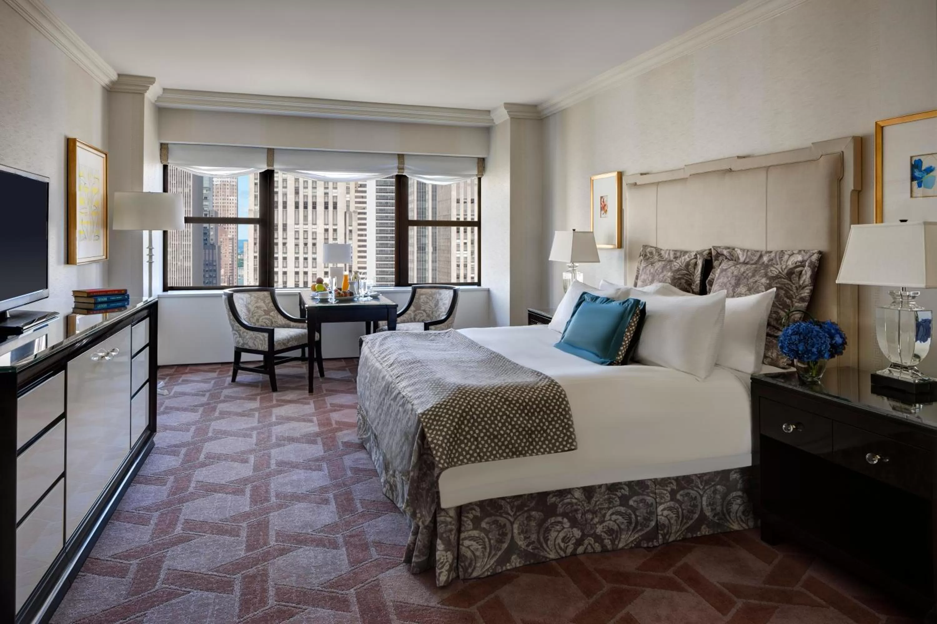 Bedroom, Bed in Lotte New York Palace