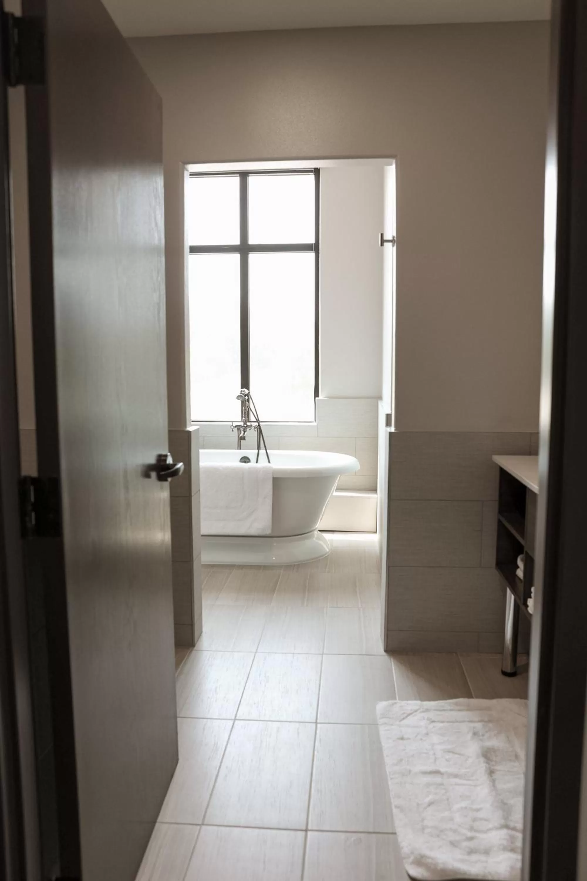 Bathroom in The Oread Lawrence, Tapestry Collection by Hilton