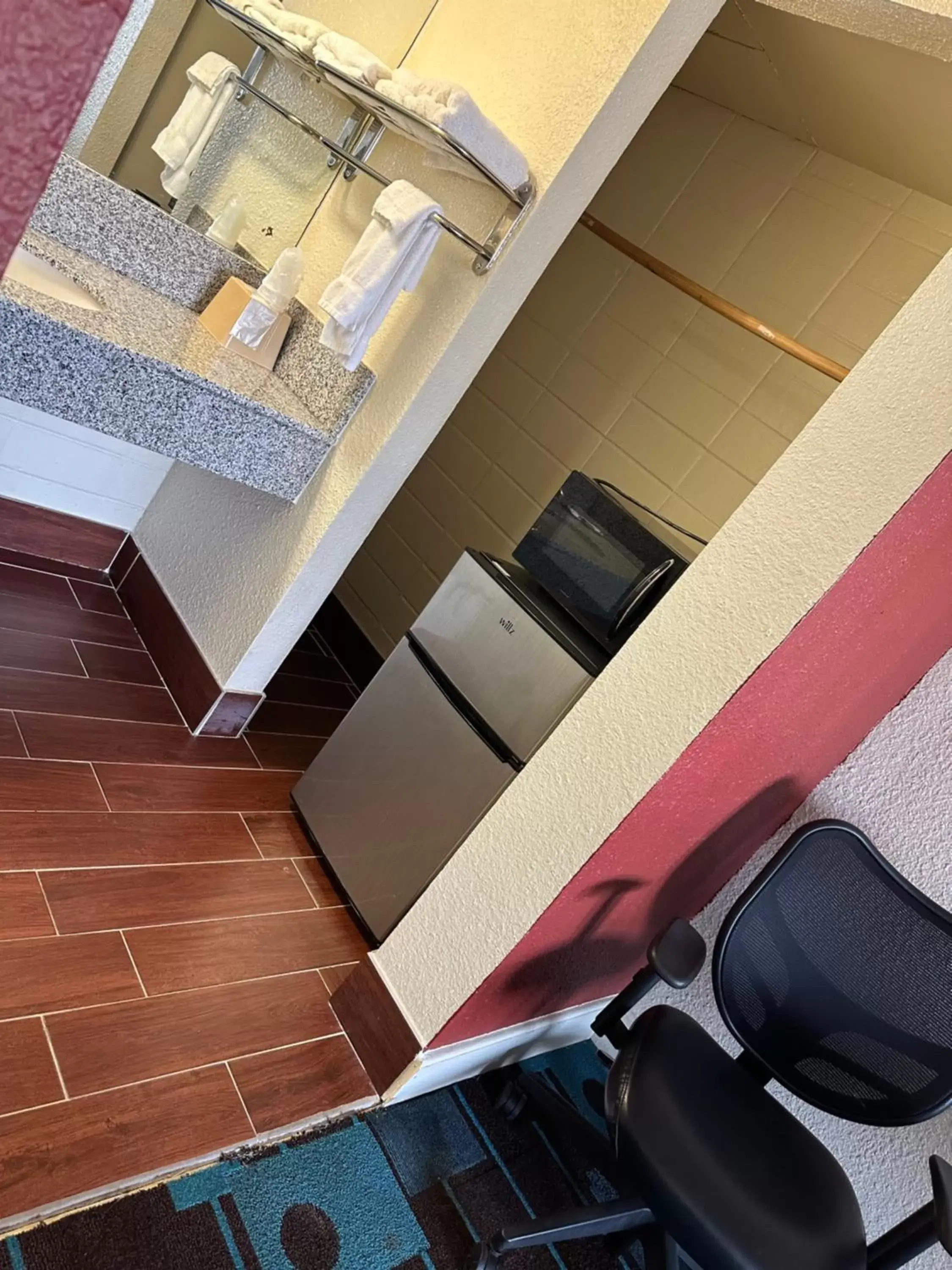 minibar, Kitchen/Kitchenette in Travel Inn lackland Sea World