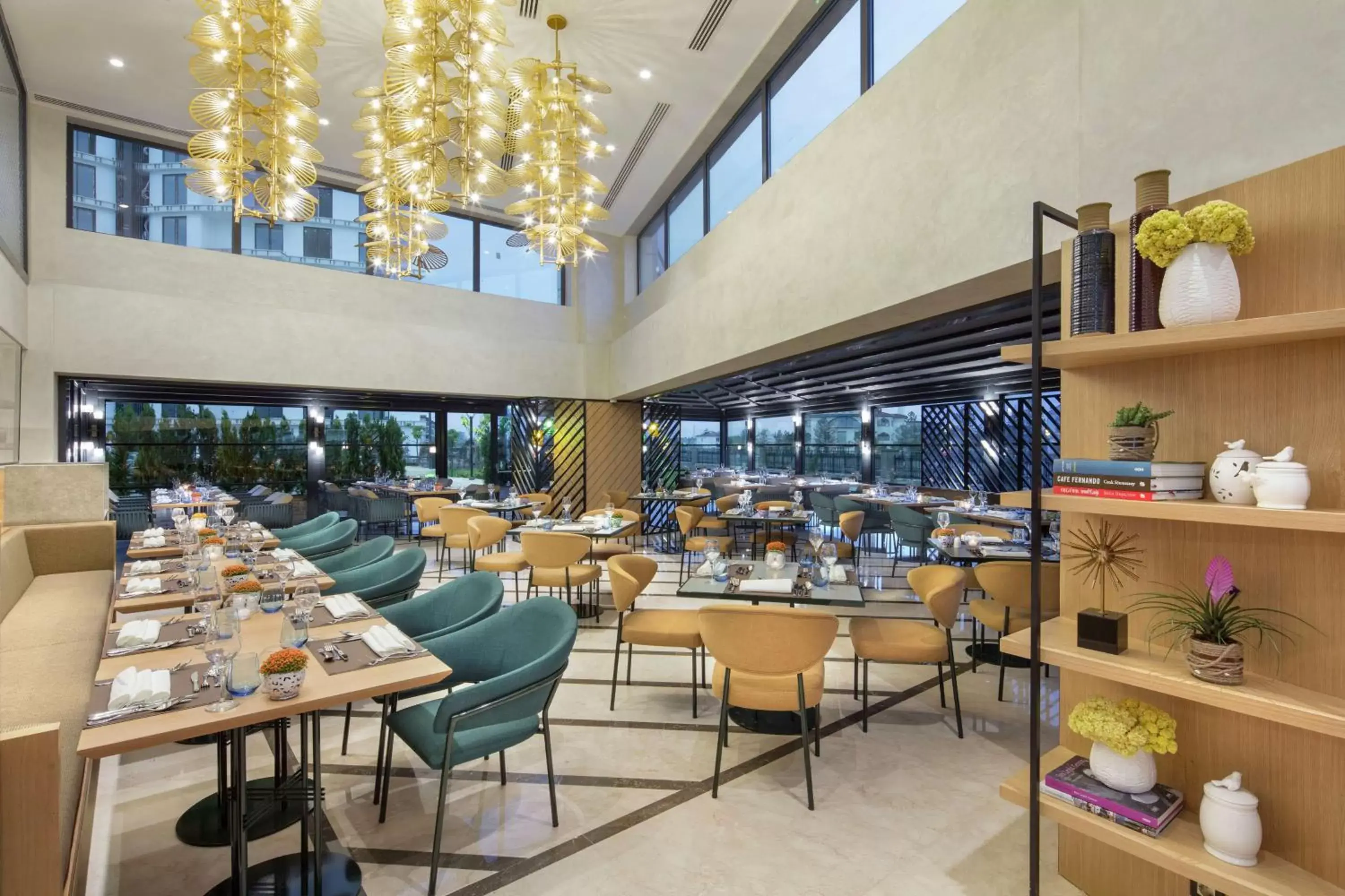 Dining area, Restaurant/Places to Eat in Doubletree By Hilton Afyonkarahisar
