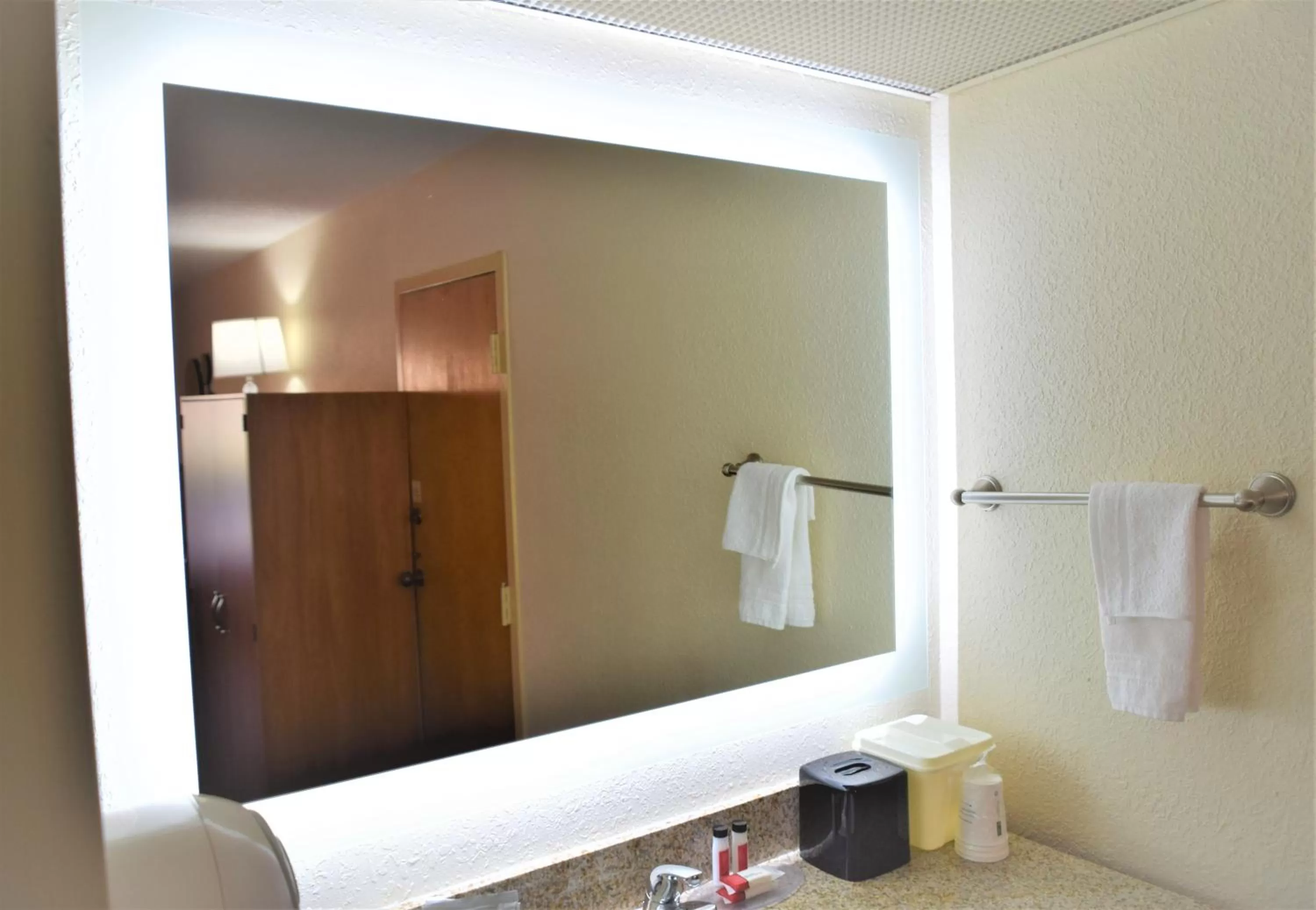 Howard Johnson by Wyndham Greensboro Near the Coliseum