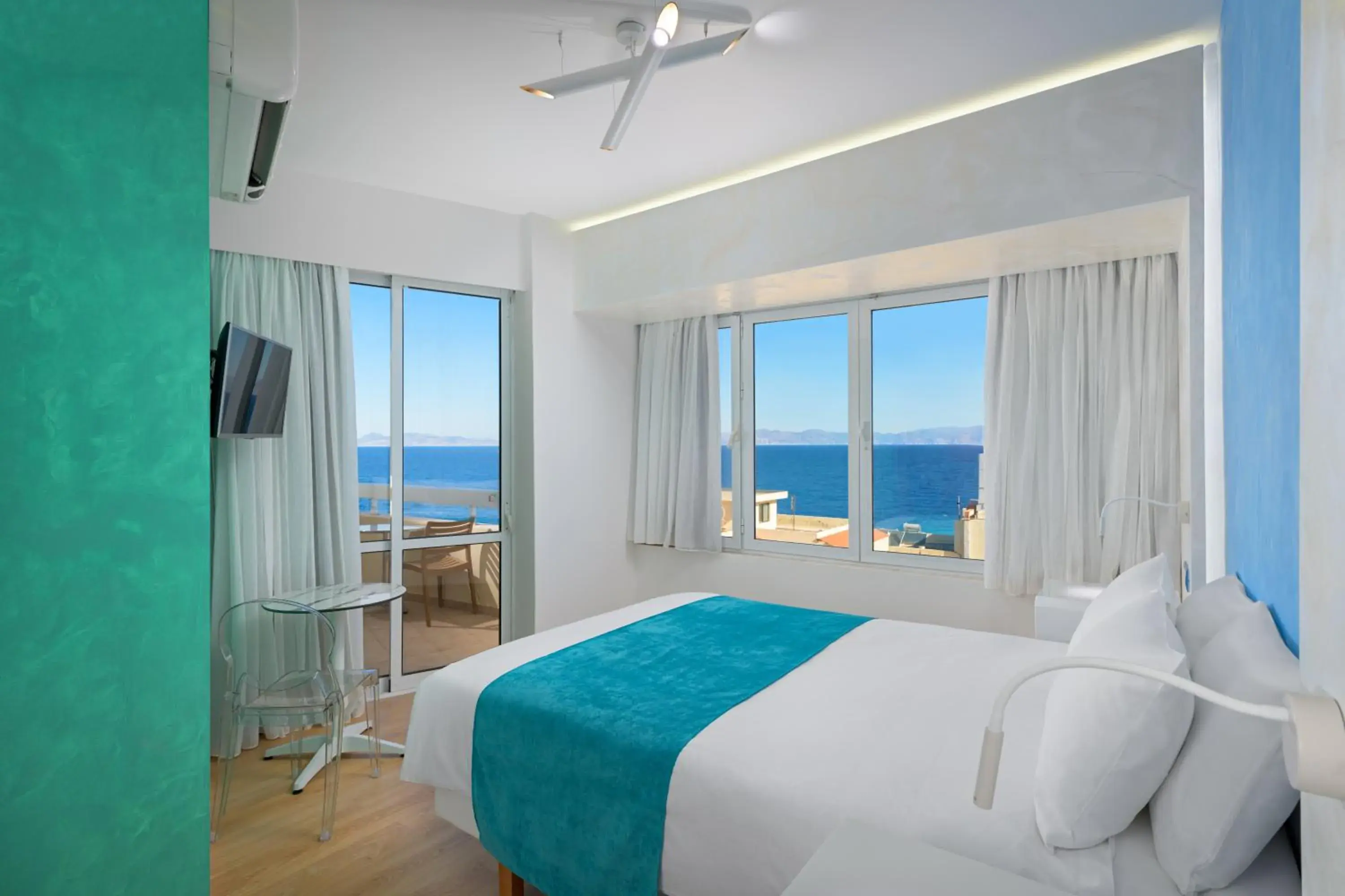 Bed, Sea View in Arte hotel
