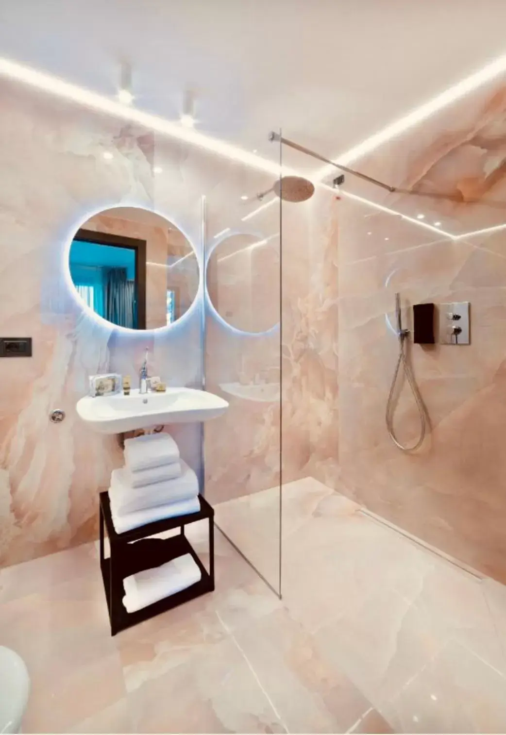 Shower, Bathroom in Boutique Hotel Sirmione