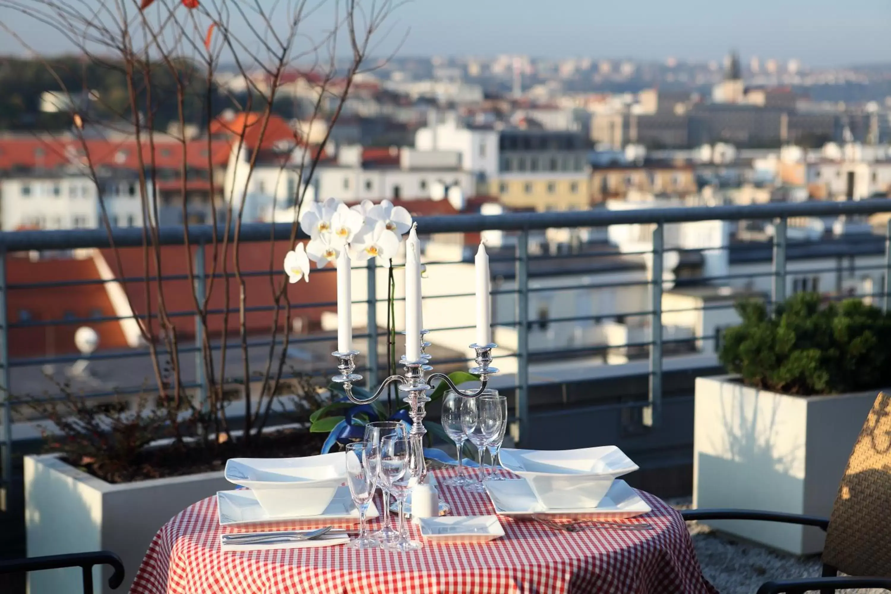 City view, Restaurant/Places to Eat in Ibis Praha Old Town