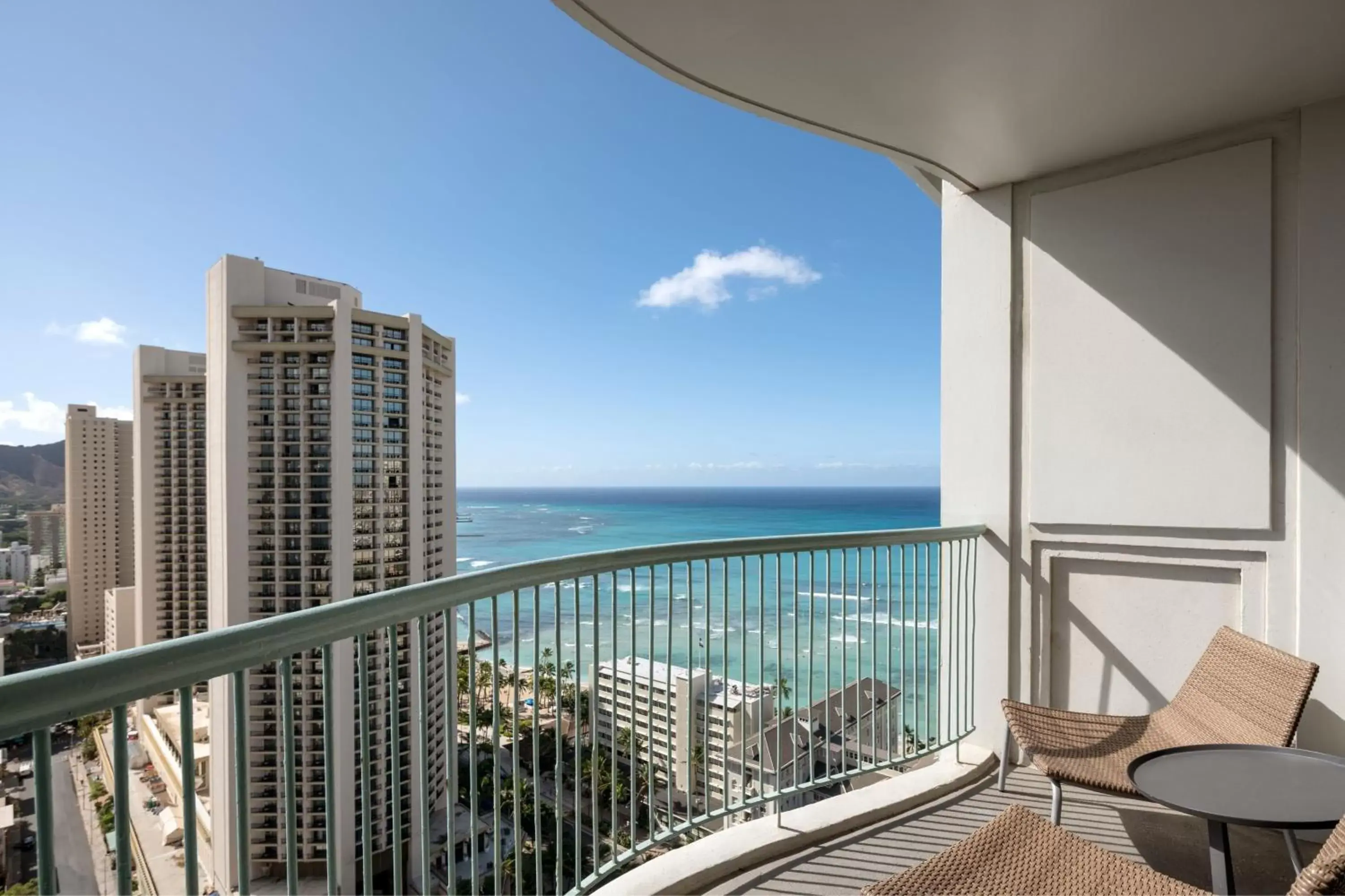 Photo of the whole room, Balcony/Terrace in Sheraton Princess Kaiulani