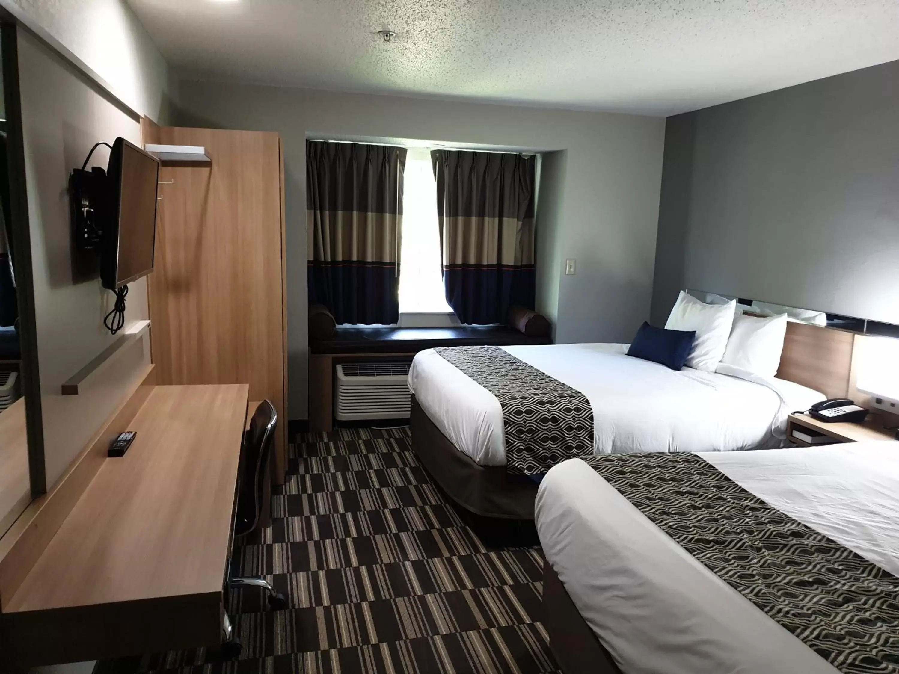 Bed in Microtel Inn & Suites by Wyndham Augusta/Riverwatch