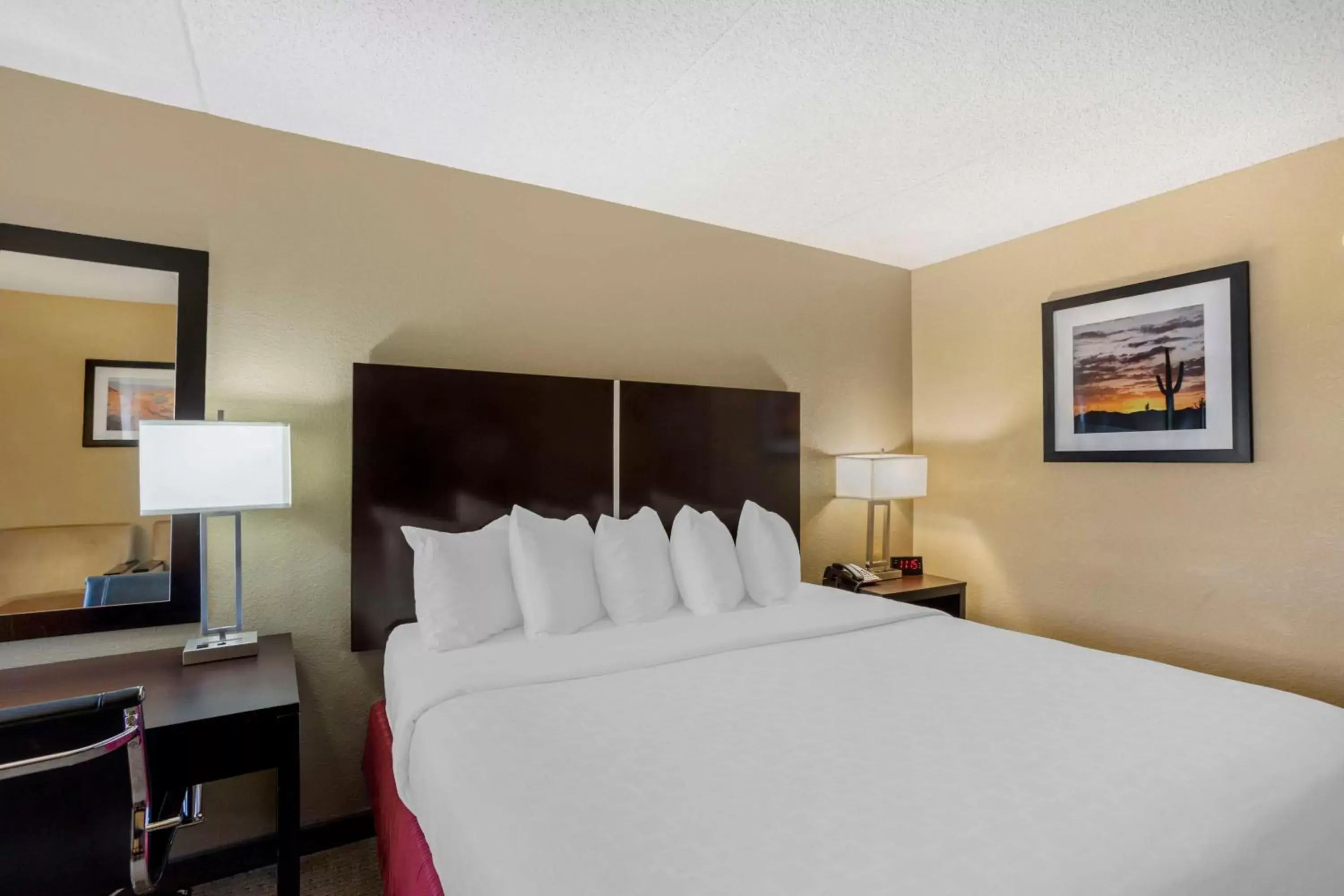 Bedroom, Bed in Best Western Harrisburg North Hotel