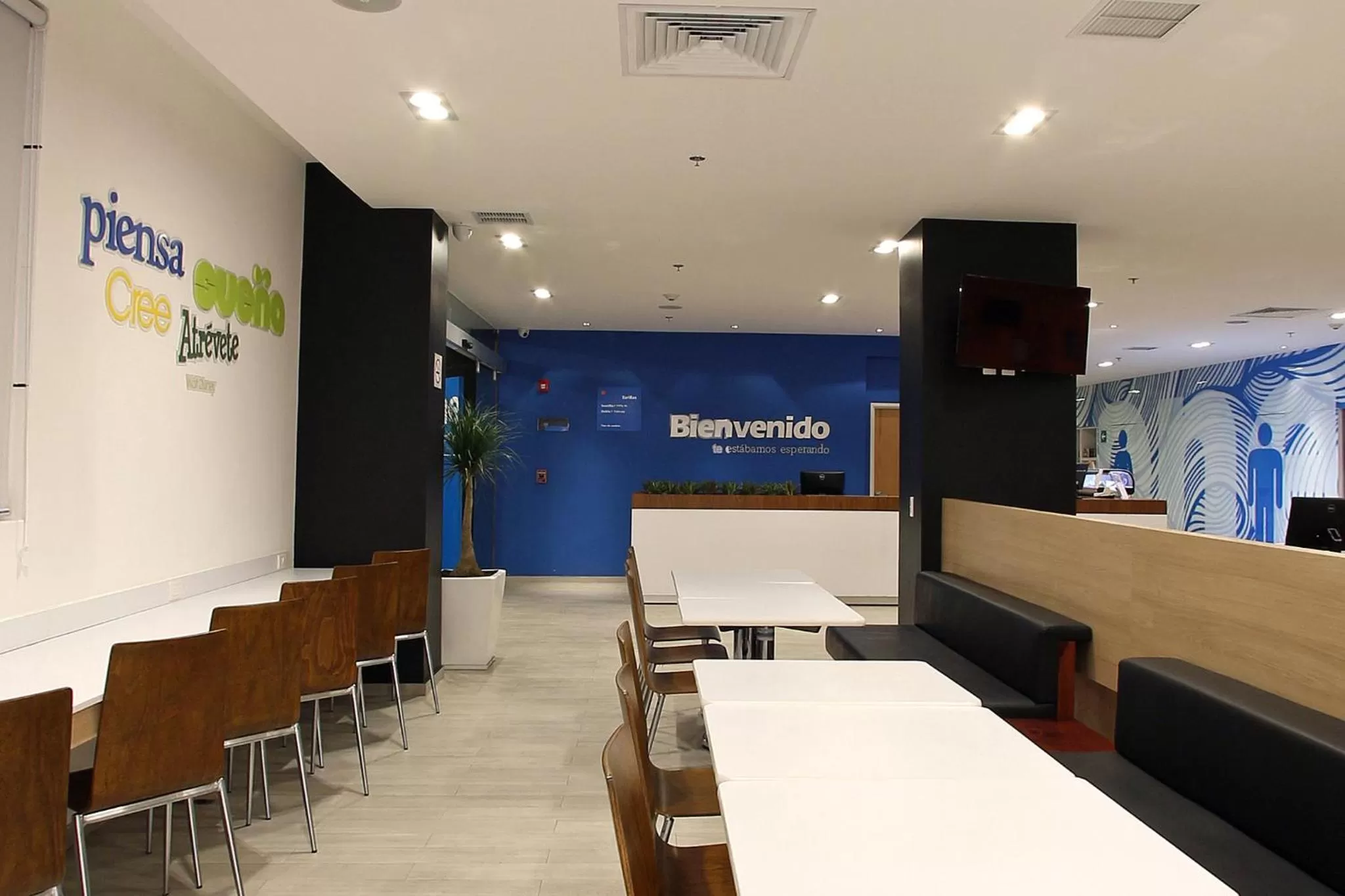 Lobby or reception in One Periferico Sur