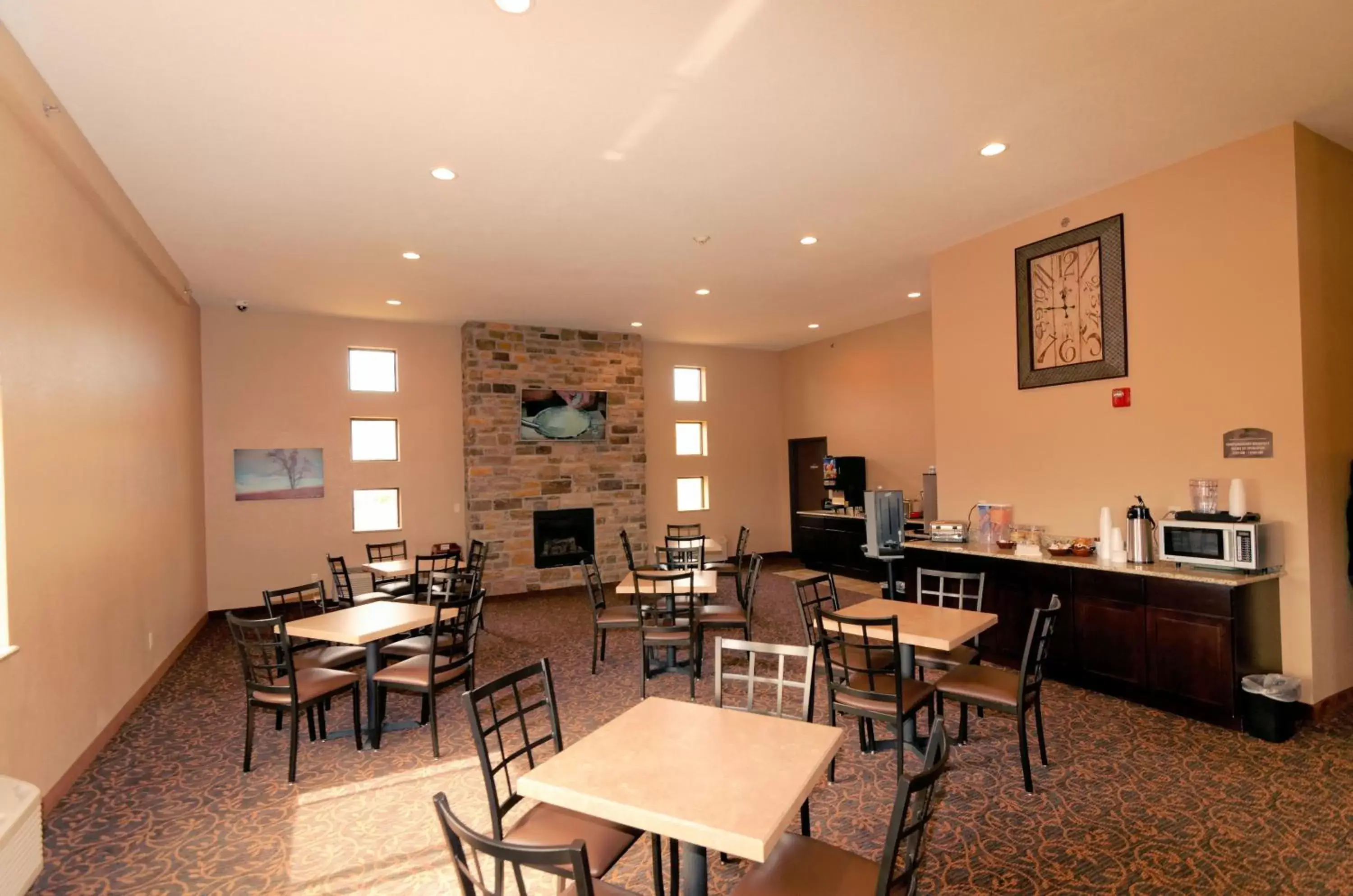 Buffet breakfast, Restaurant/Places to Eat in Cobblestone Inn & Suites - Denison | Oak Ridge
