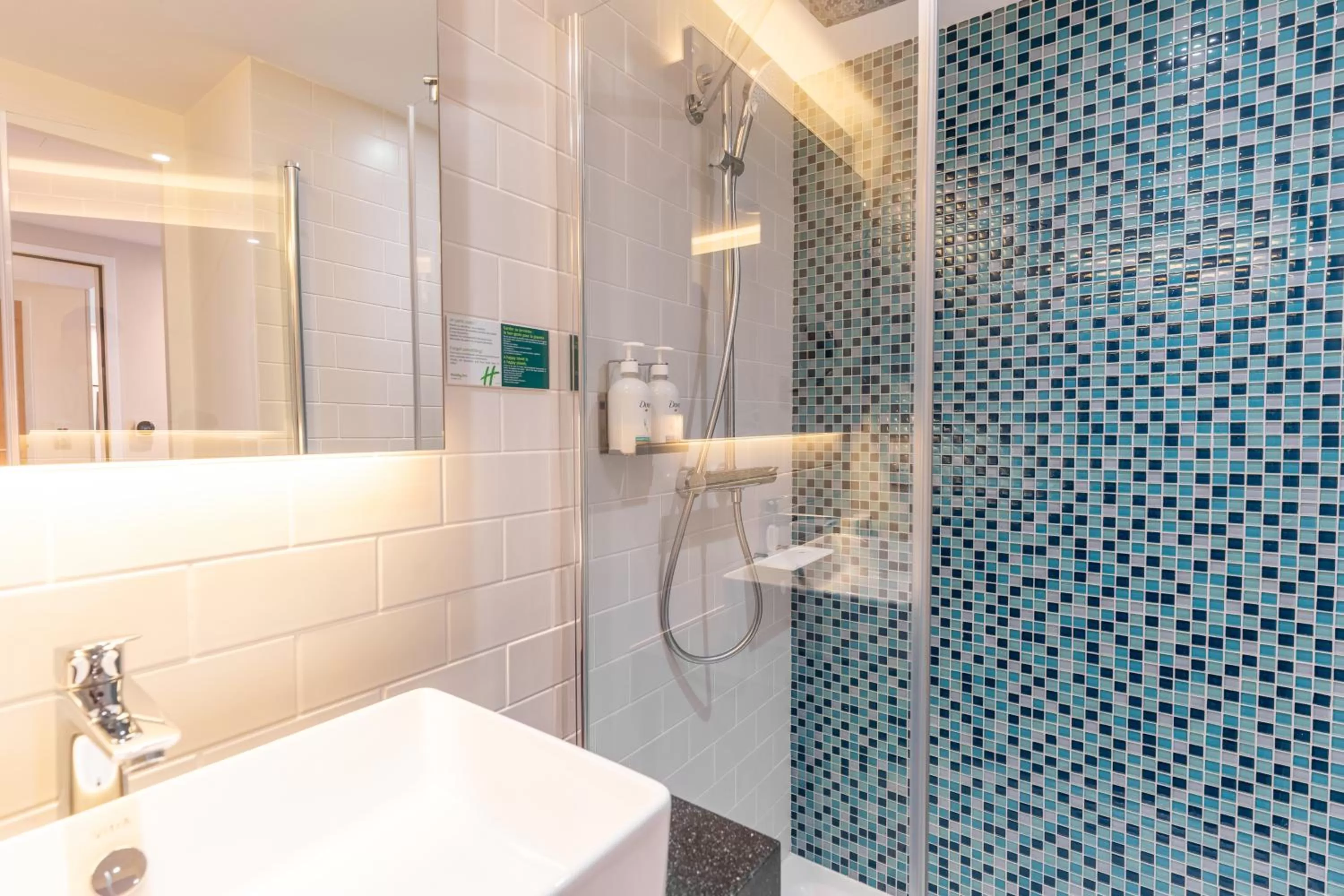 Bathroom in Holiday Inn - Bordeaux-Merignac by IHG