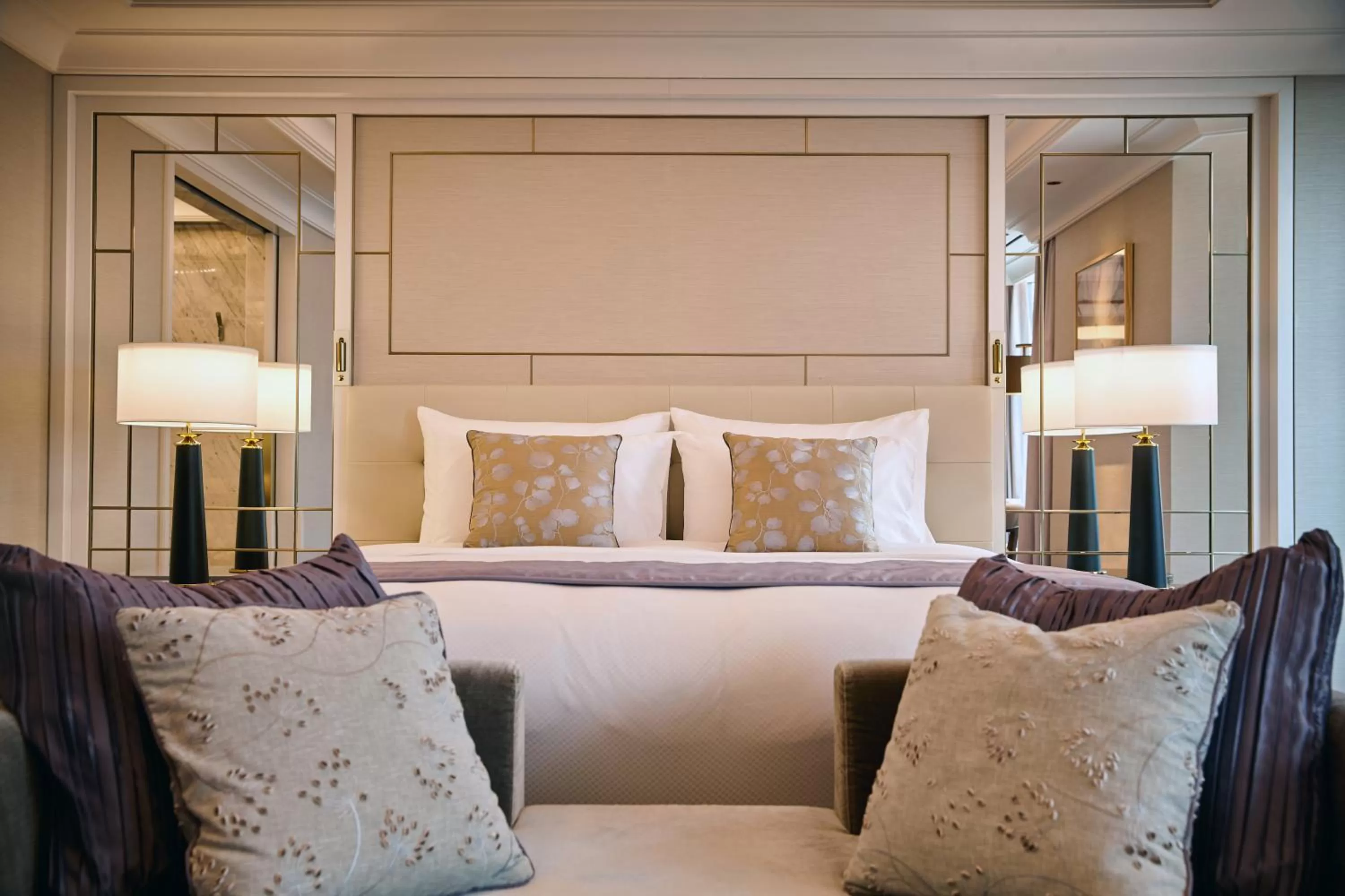 Bedroom, Bed in Lotte Hotel Seoul