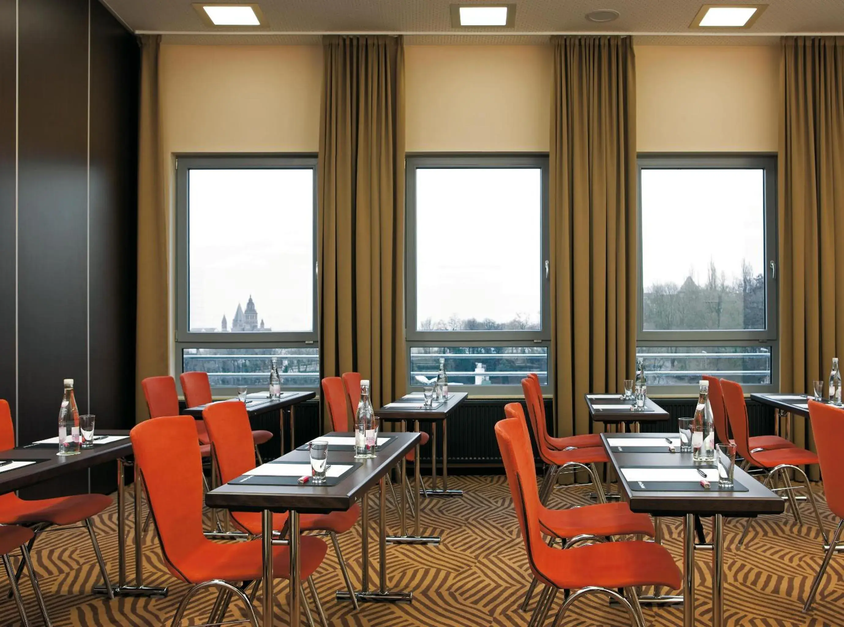 Business facilities, Restaurant/Places to Eat in IntercityHotel Mainz