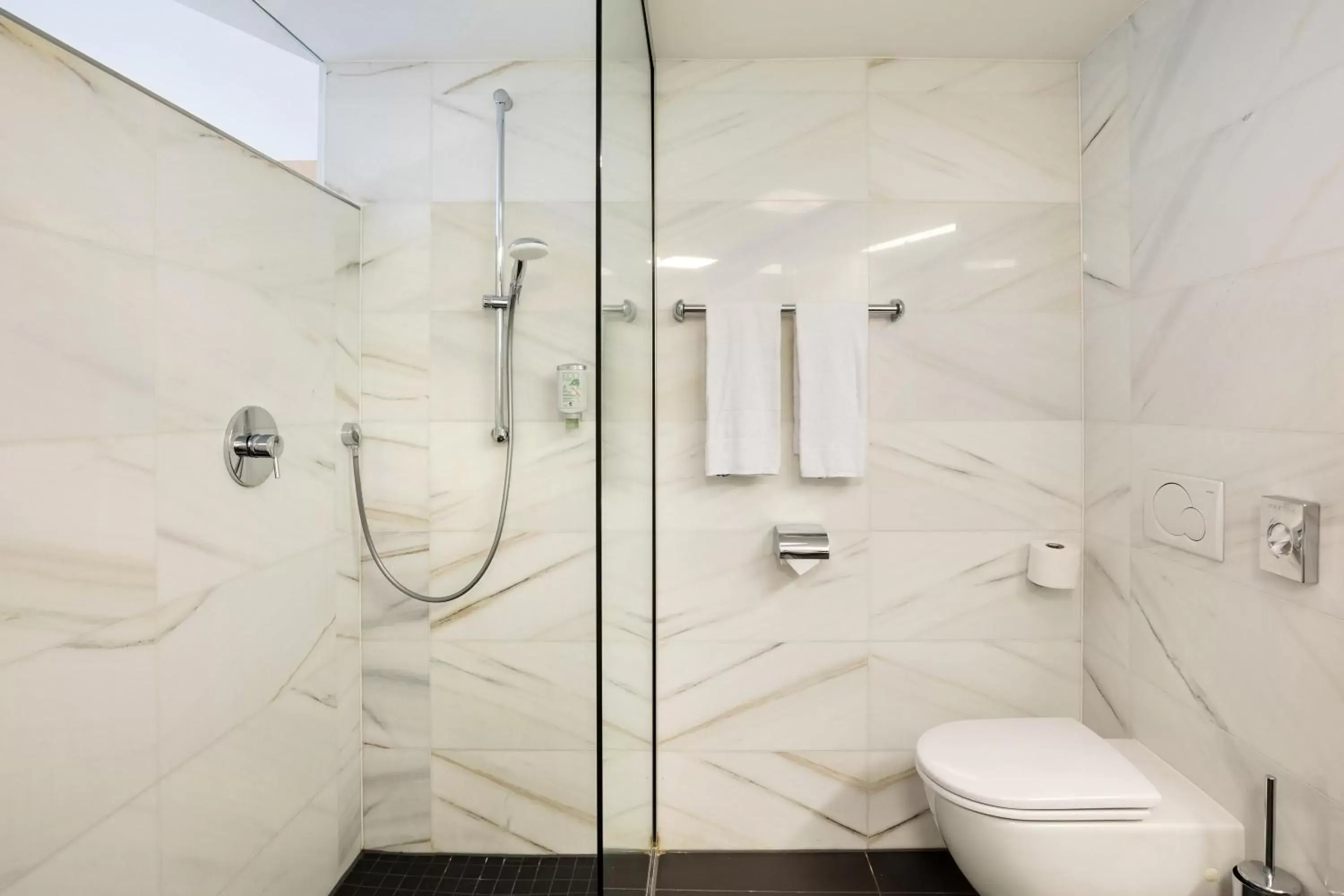 Shower, Bathroom in Austria Trend Hotel Congress Innsbruck
