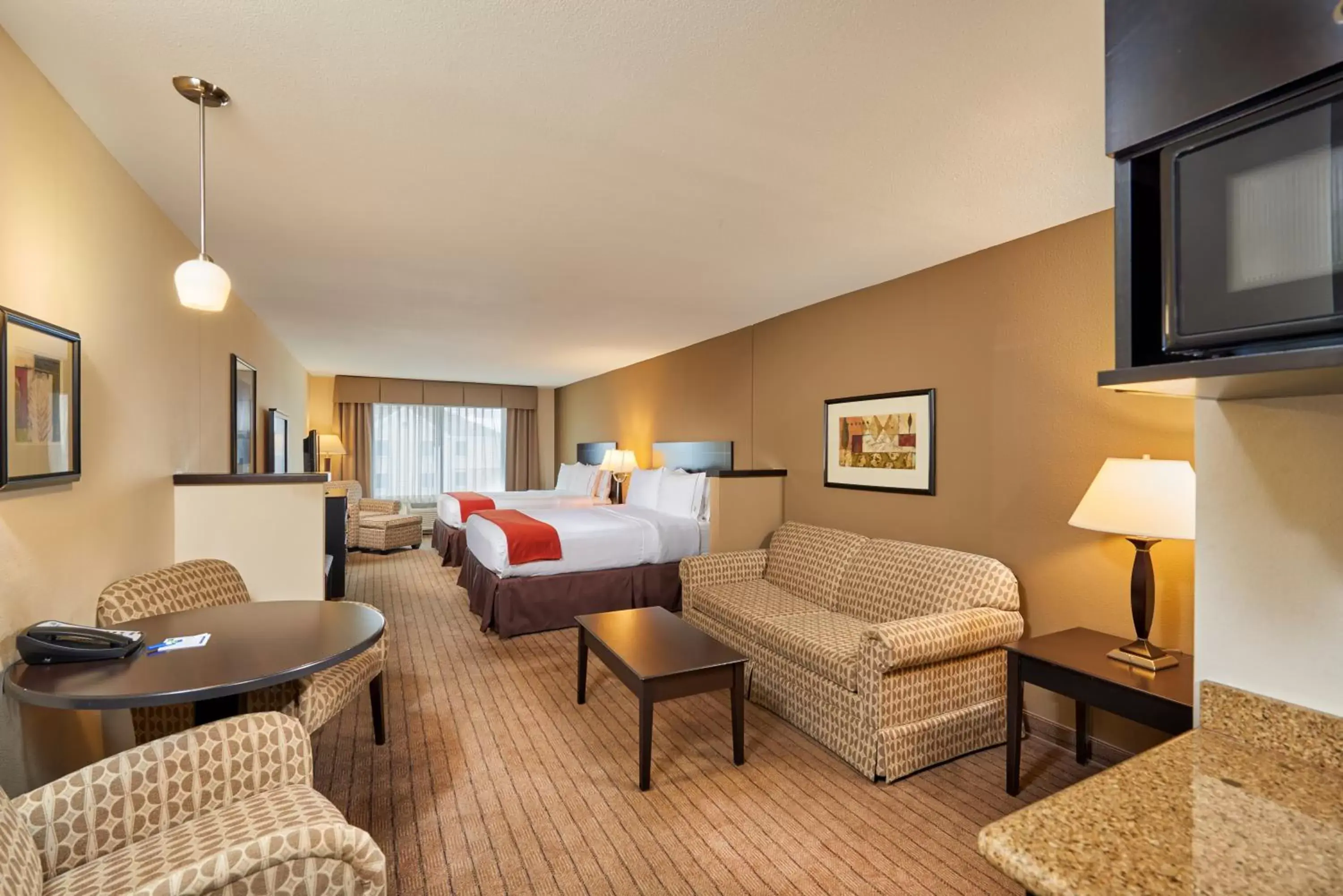 Photo of the whole room, Bed in Holiday Inn Express & Suites El Paso Airport, an IHG Hotel
