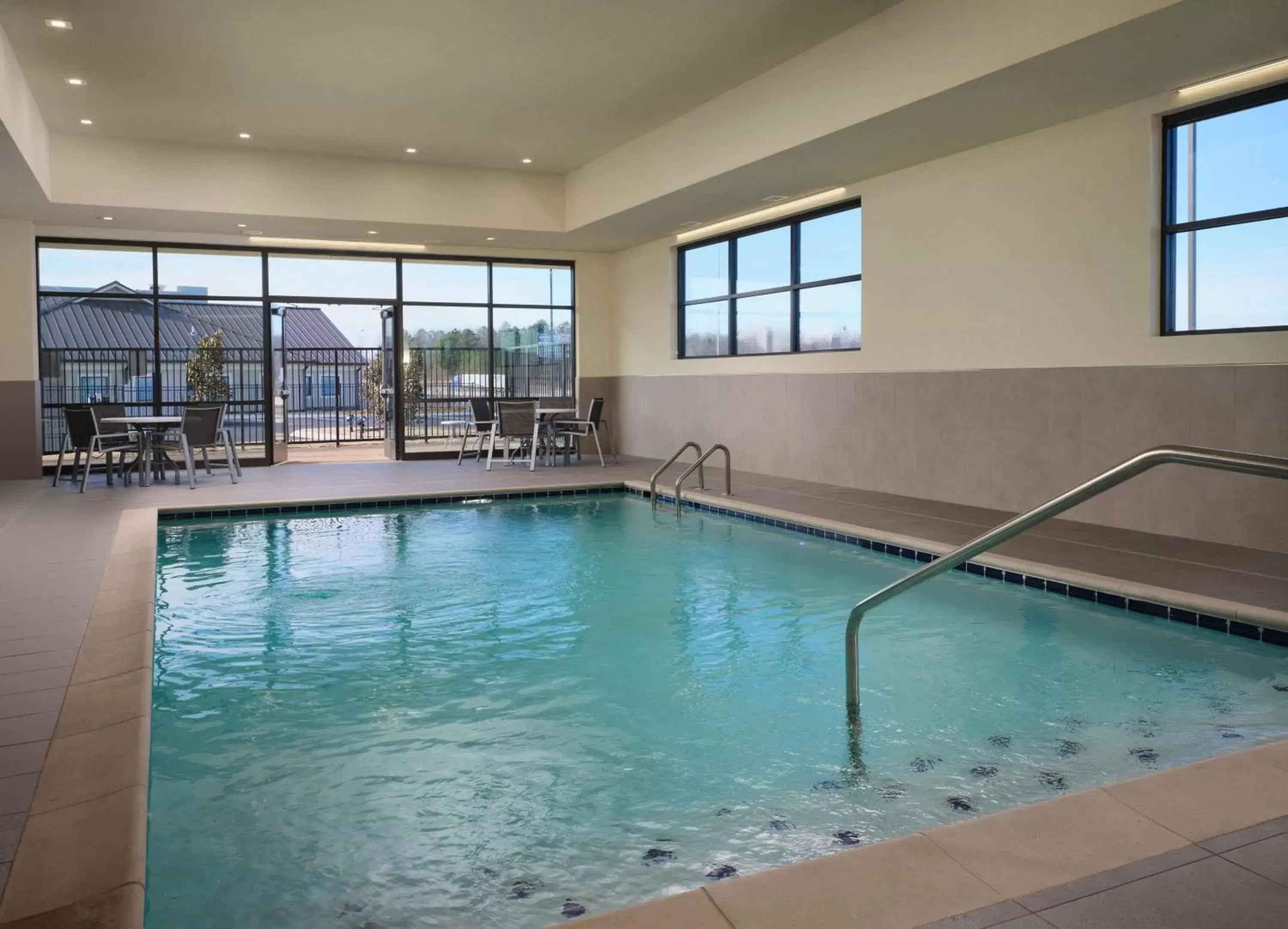 Neighbourhood, Swimming Pool in Best Western Plus Executive Residency Jackson Northeast