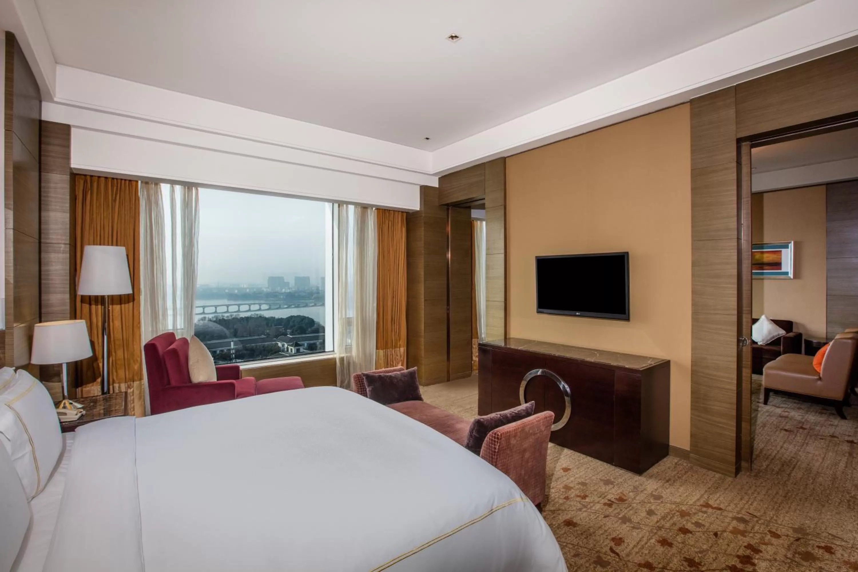 Photo of the whole room, Bed in Crowne Plaza Nanjing Jiangning by IHG