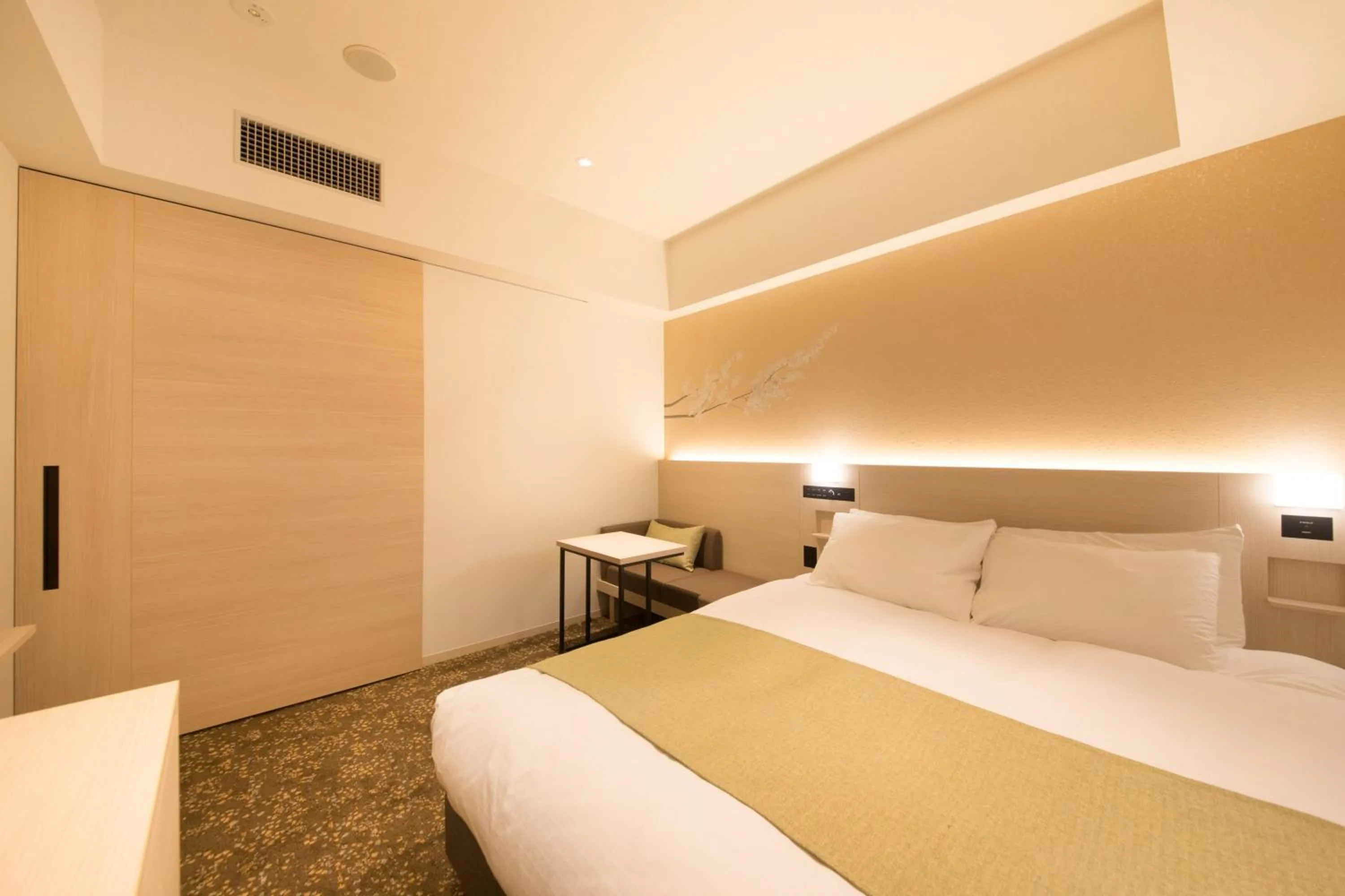 Photo of the whole room, Bed in Hotel Yaenomidori Tokyo